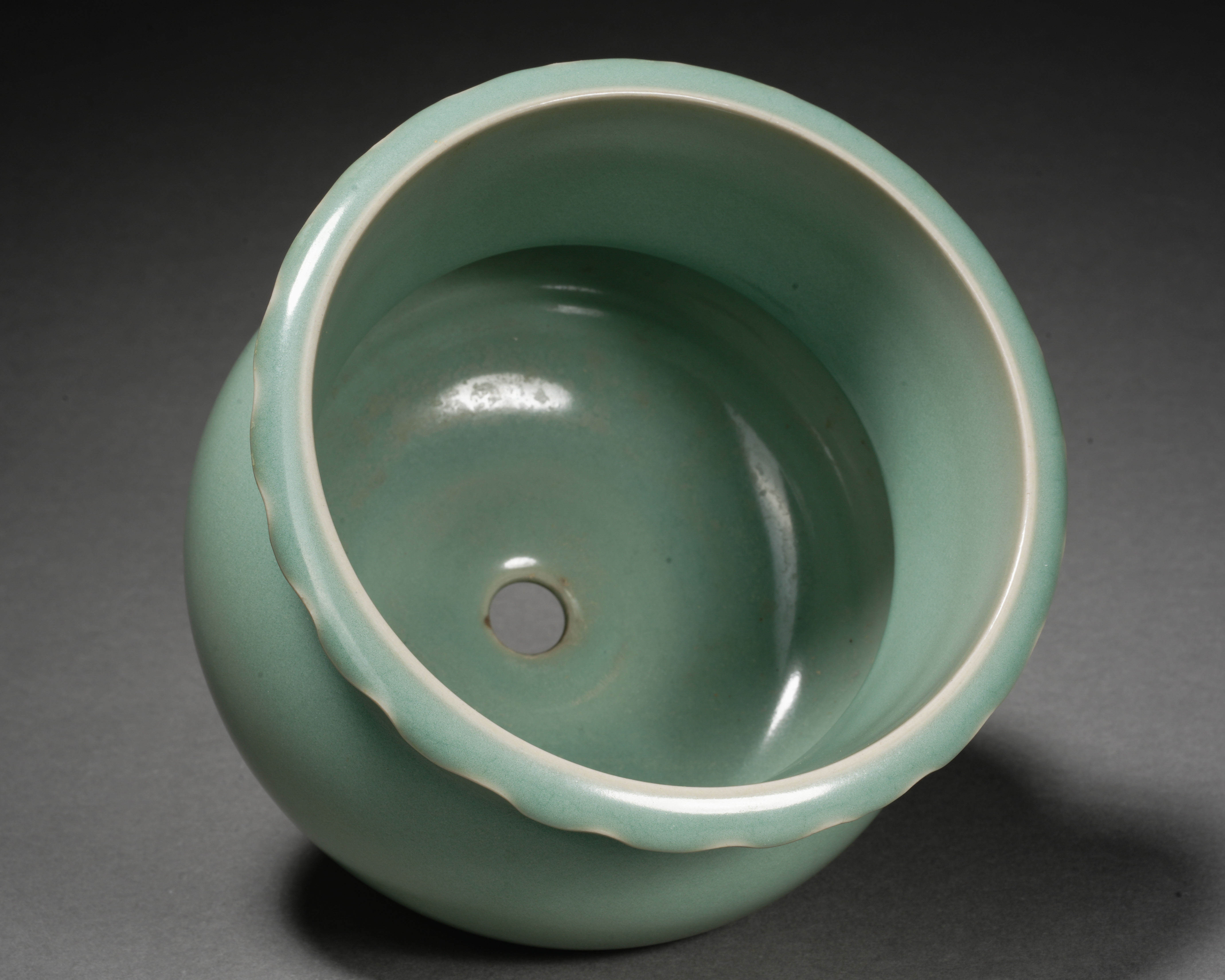 A Chinese Longquan Celadon Glaze Spitton - Image 6 of 7