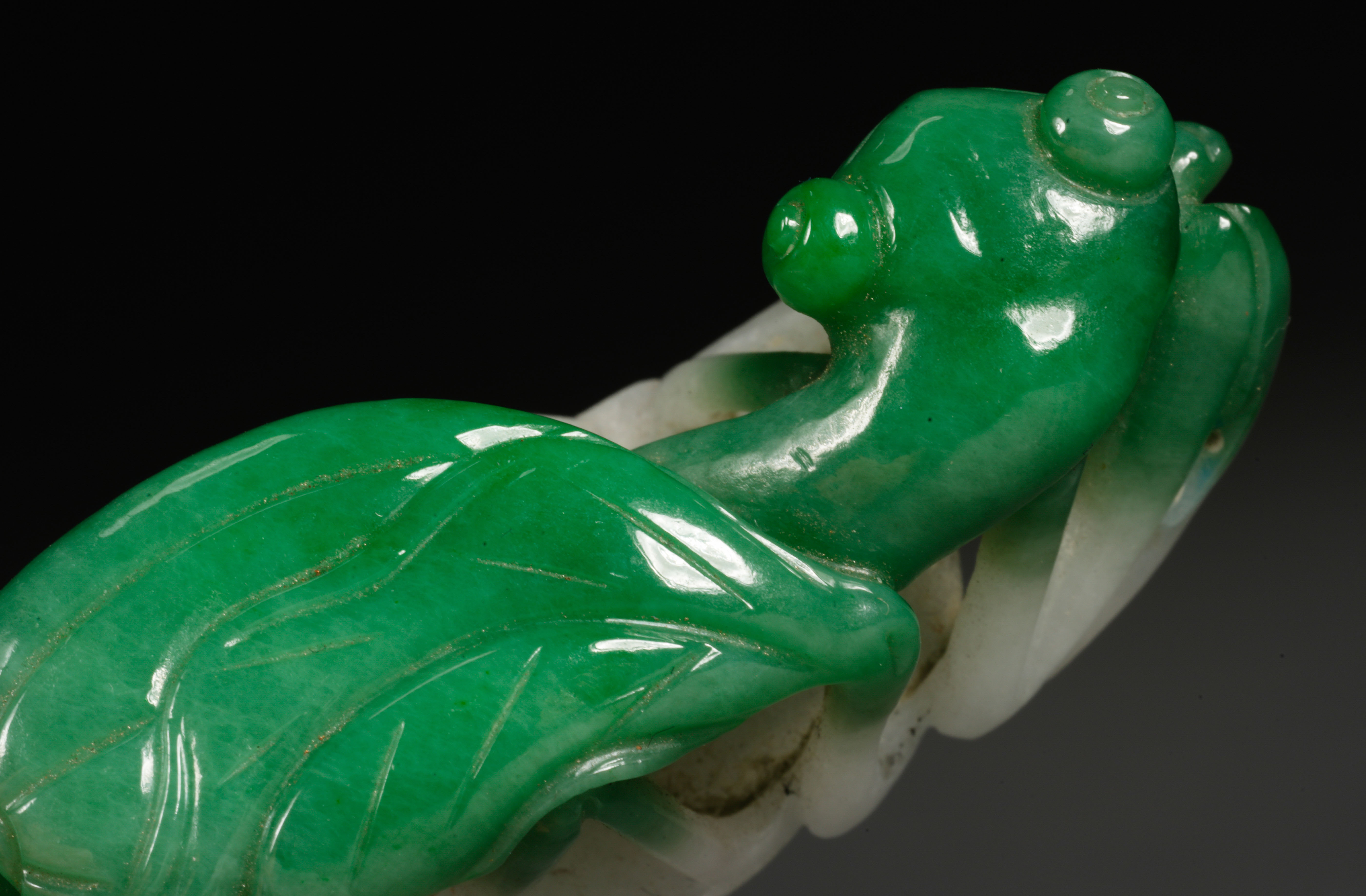 A Chinese Carved Jadeite Decoration - Image 12 of 13