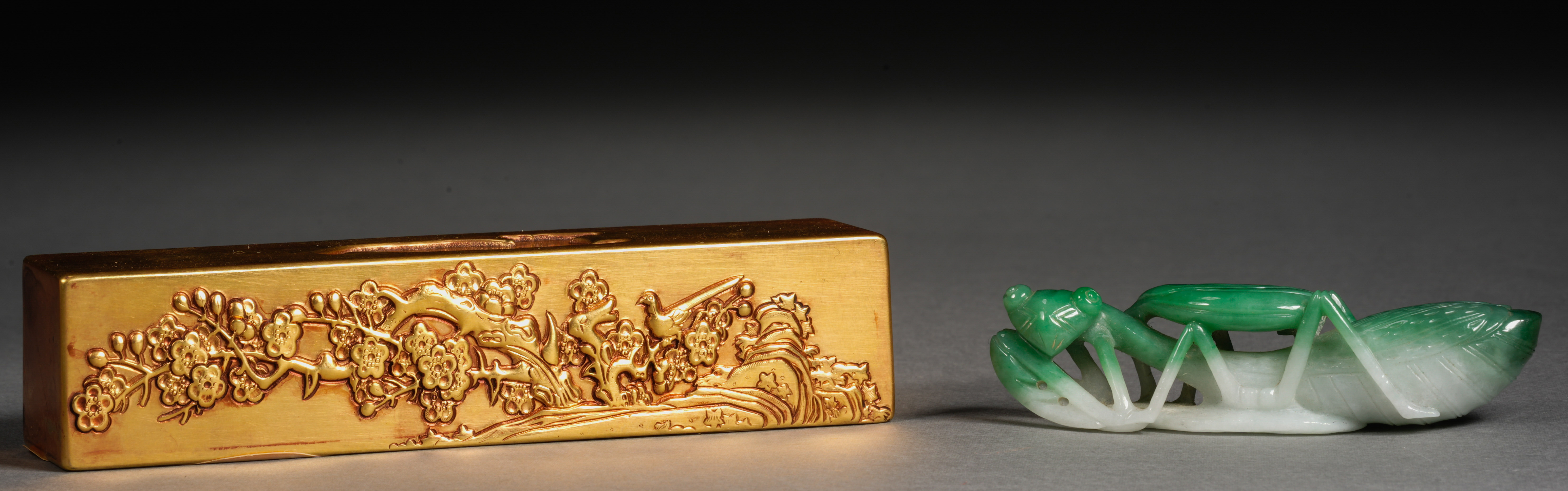 A Chinese Carved Jadeite Decoration - Image 4 of 13