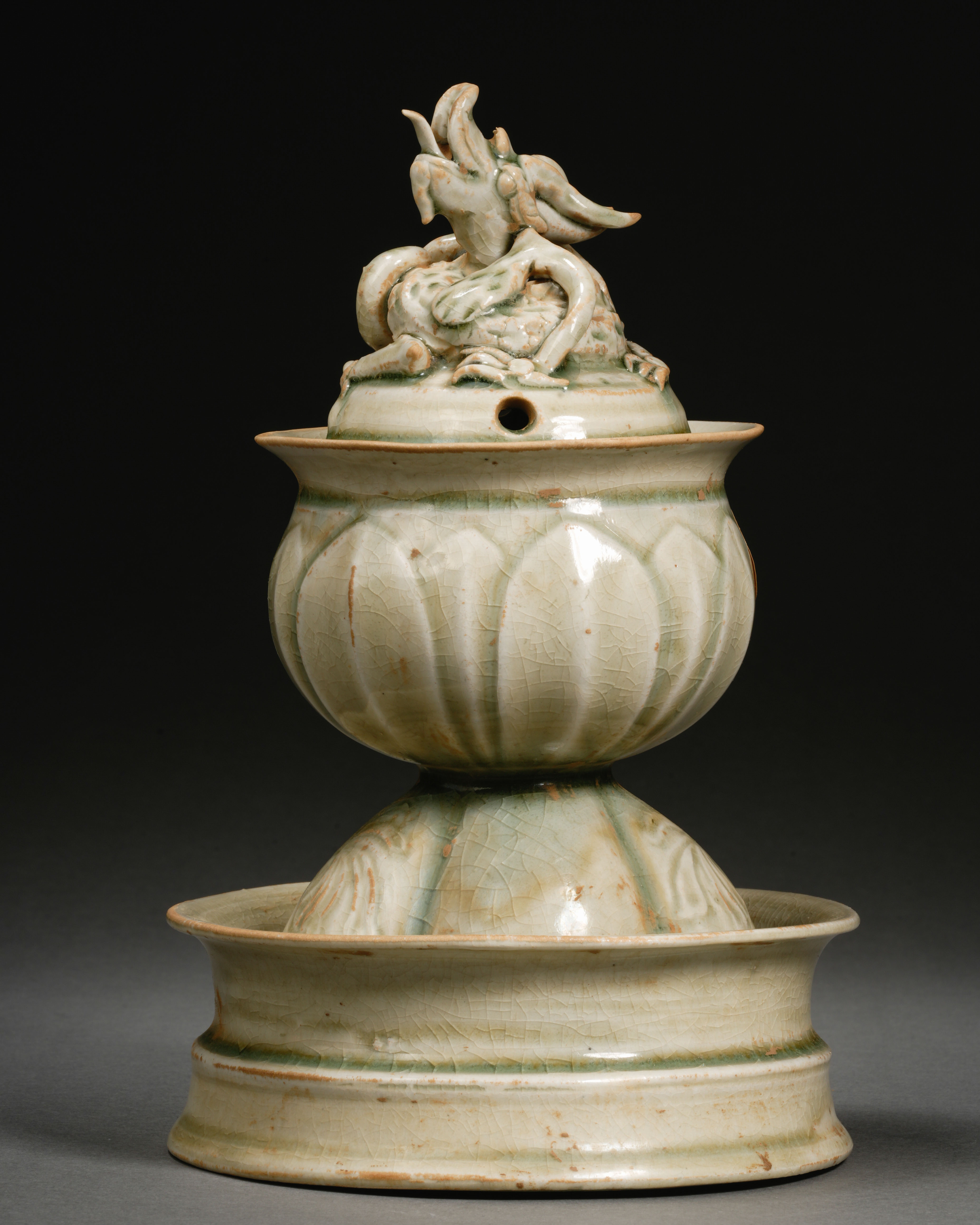 A Chinese Celadon Glaze Pottery Incense Burner - Image 2 of 12