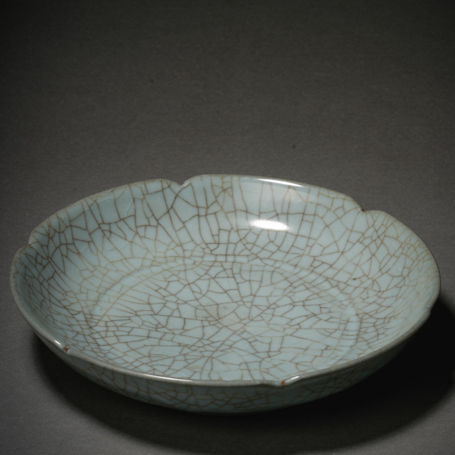 A Chinese Guan-ware Lobed Plate - Image 3 of 11