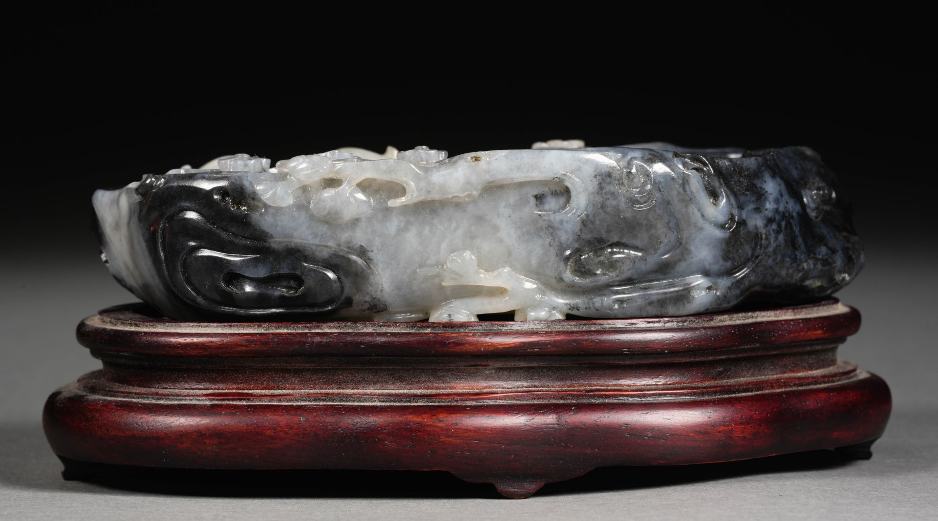 A Chinese Carved Jade Decoration - Image 4 of 10