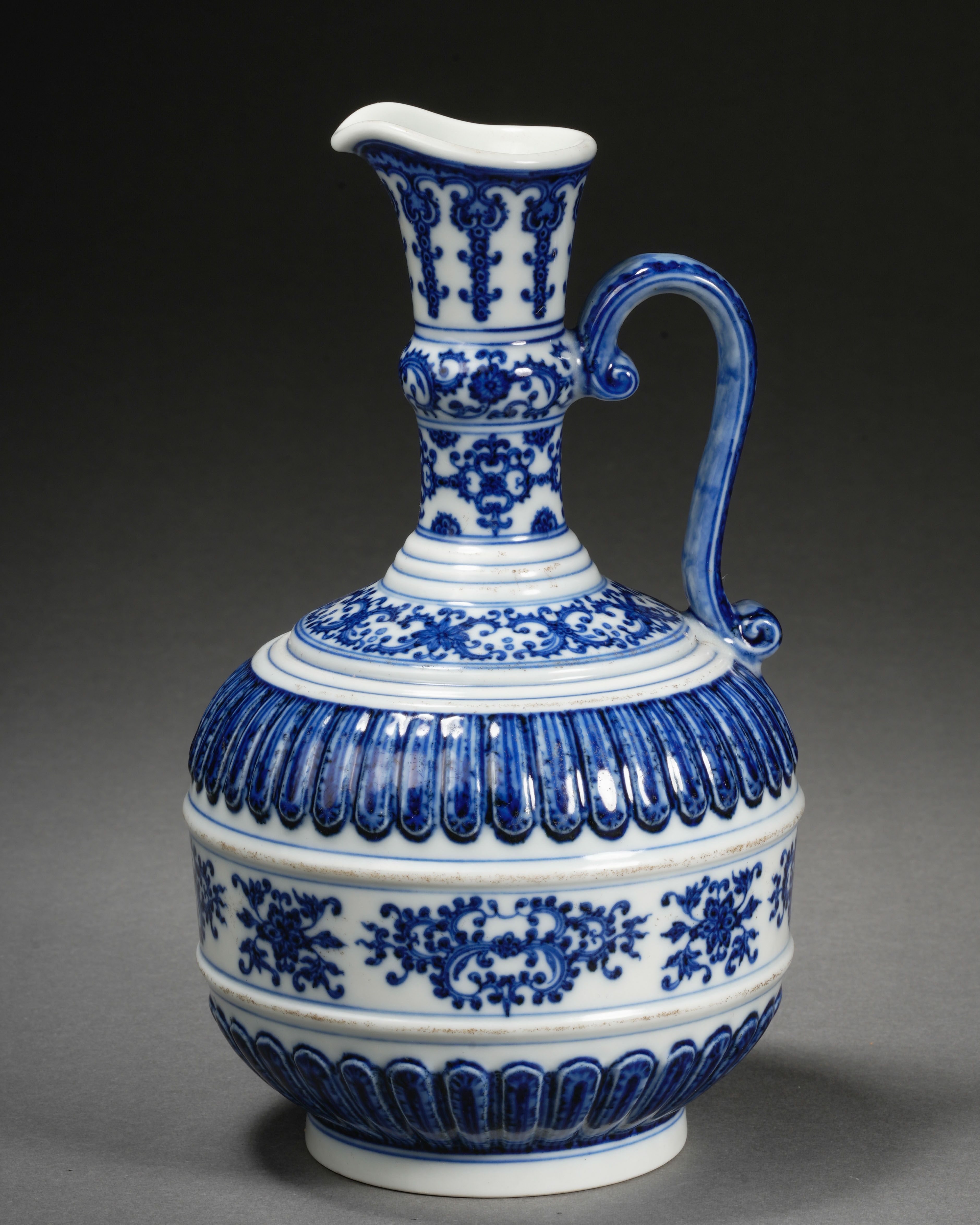 A Chinese Blue and White Floral Scrolls Ewer - Image 3 of 9