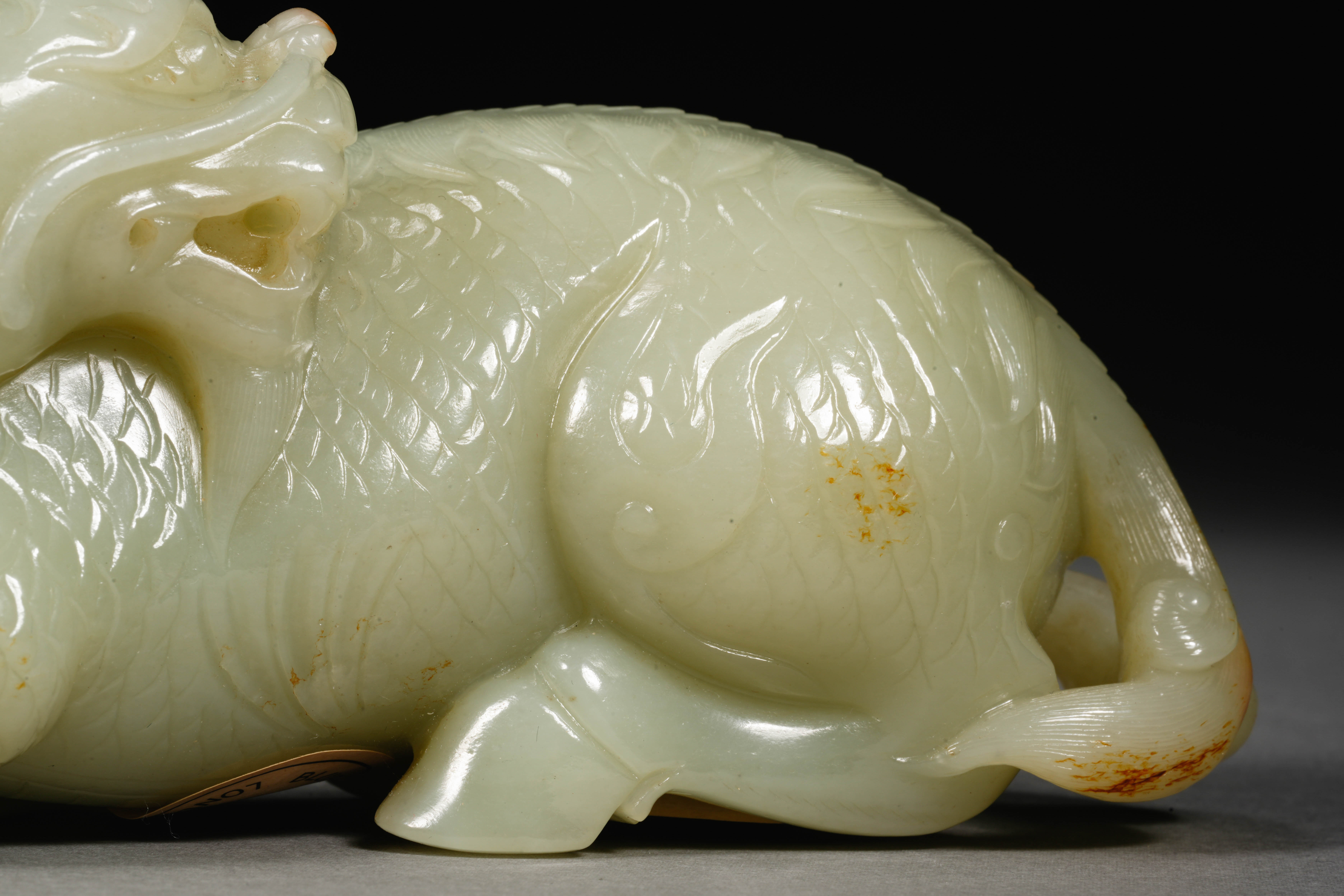 A Chinese Carved Jade Dragon Decoration - Image 4 of 8