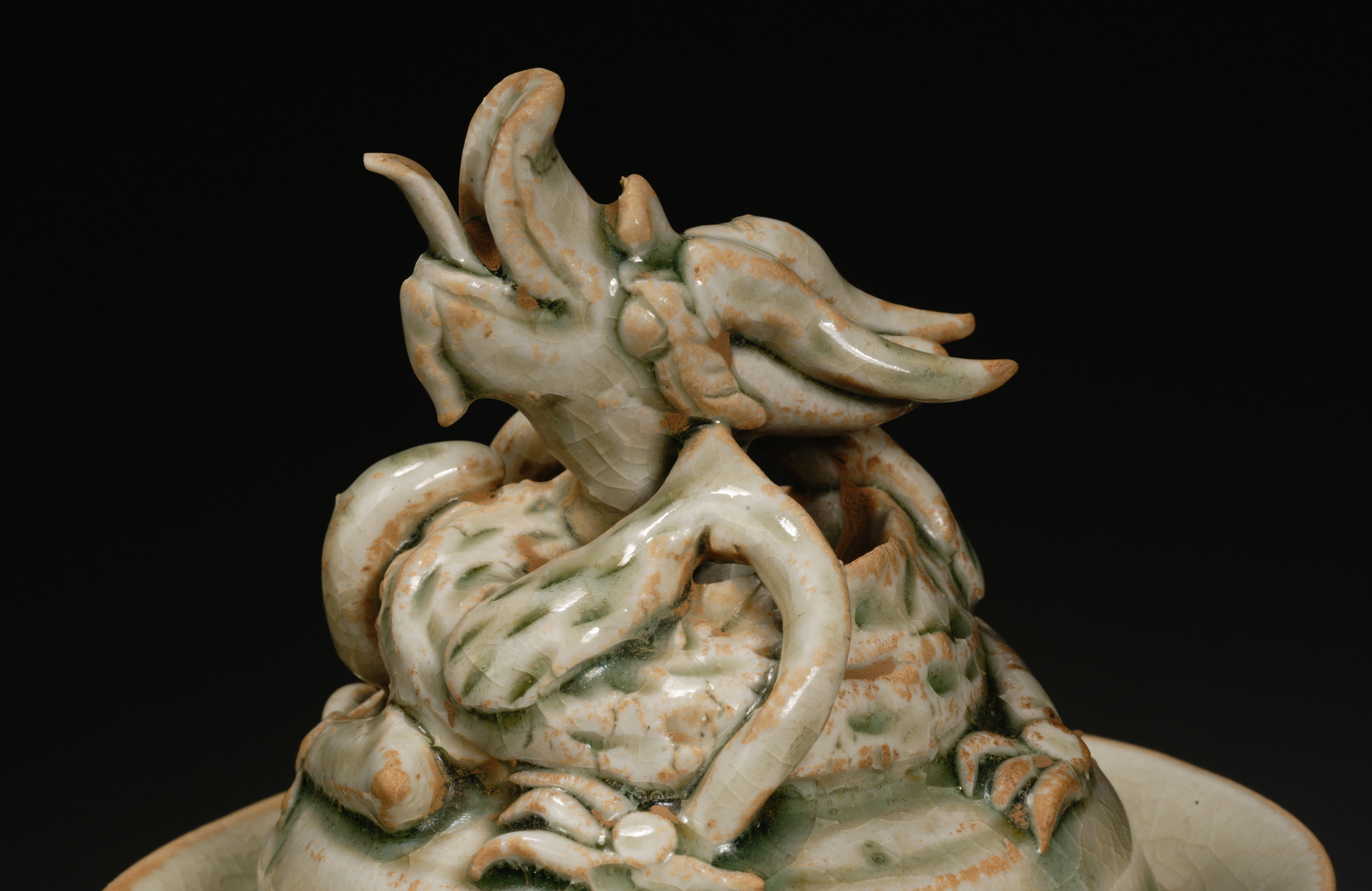 A Chinese Celadon Glaze Pottery Incense Burner - Image 6 of 12