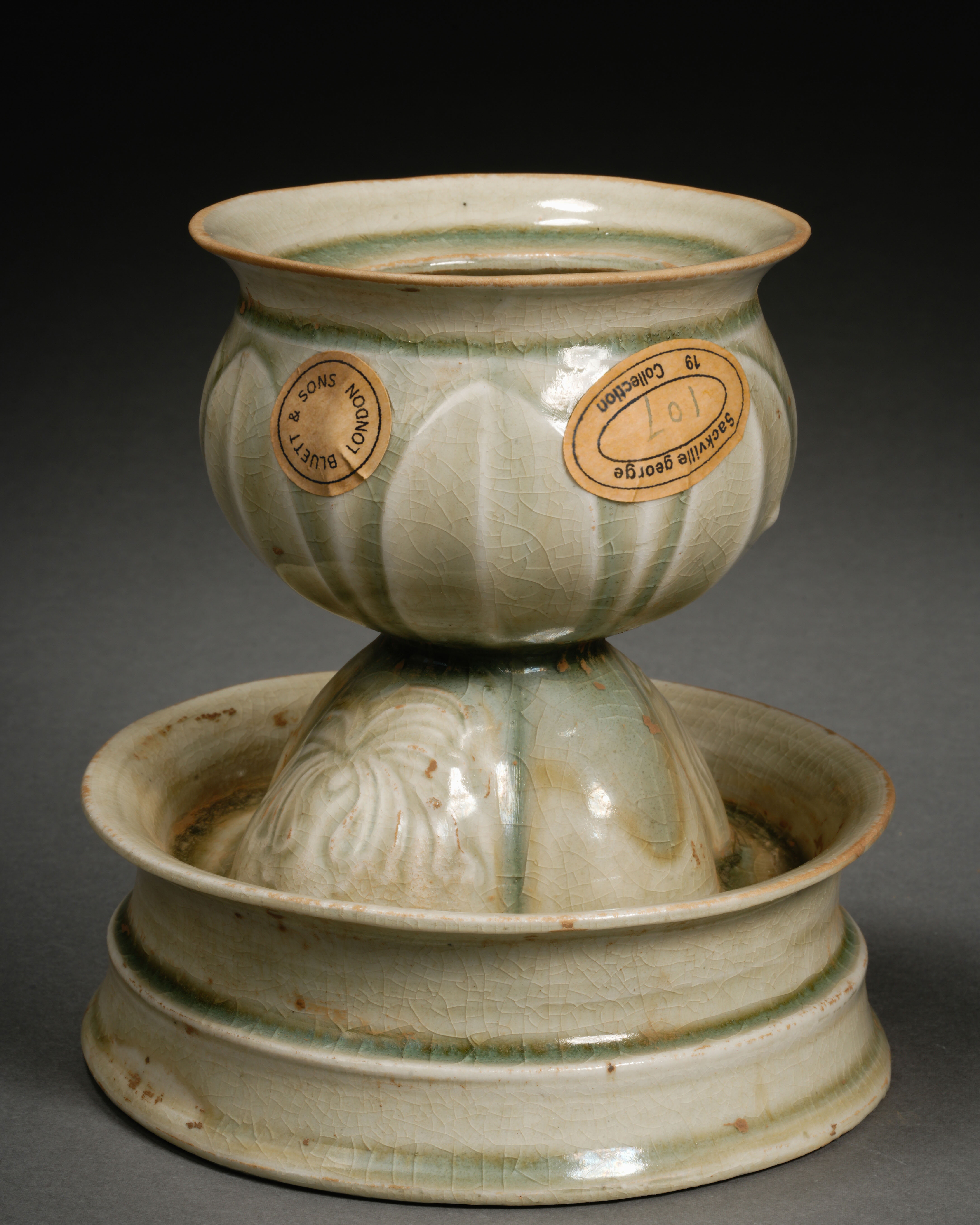 A Chinese Celadon Glaze Pottery Incense Burner - Image 9 of 12