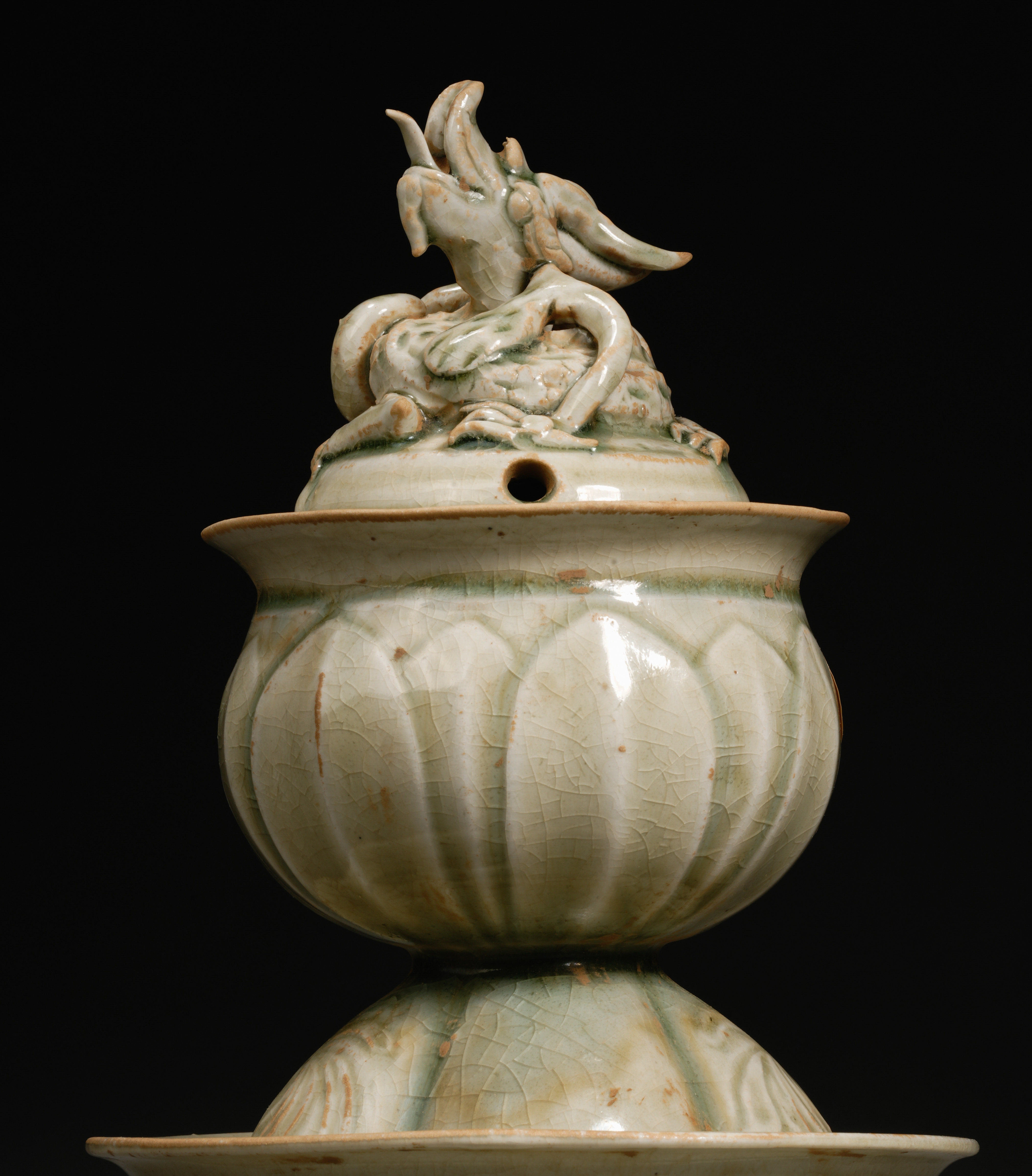 A Chinese Celadon Glaze Pottery Incense Burner - Image 3 of 12