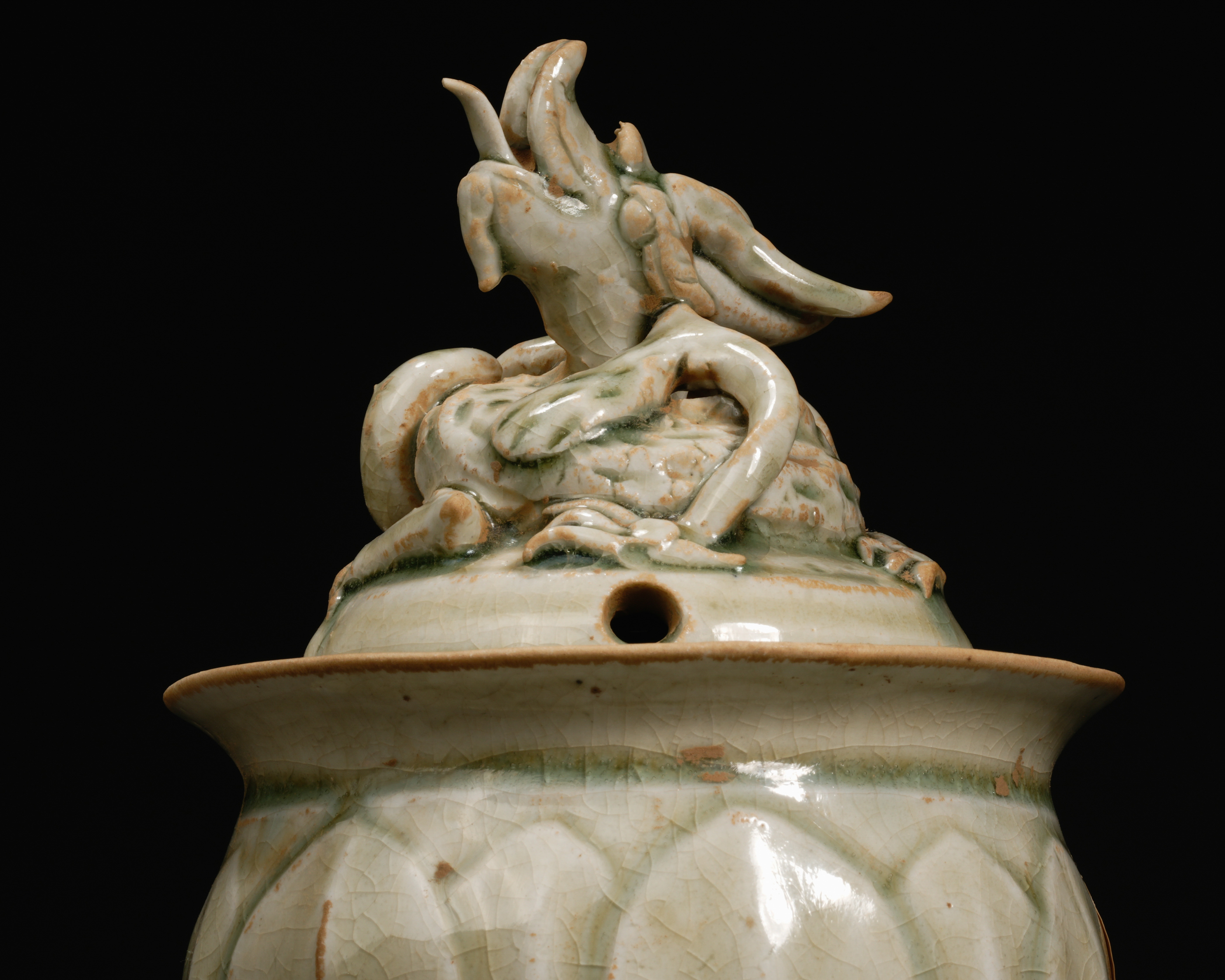 A Chinese Celadon Glaze Pottery Incense Burner - Image 5 of 12