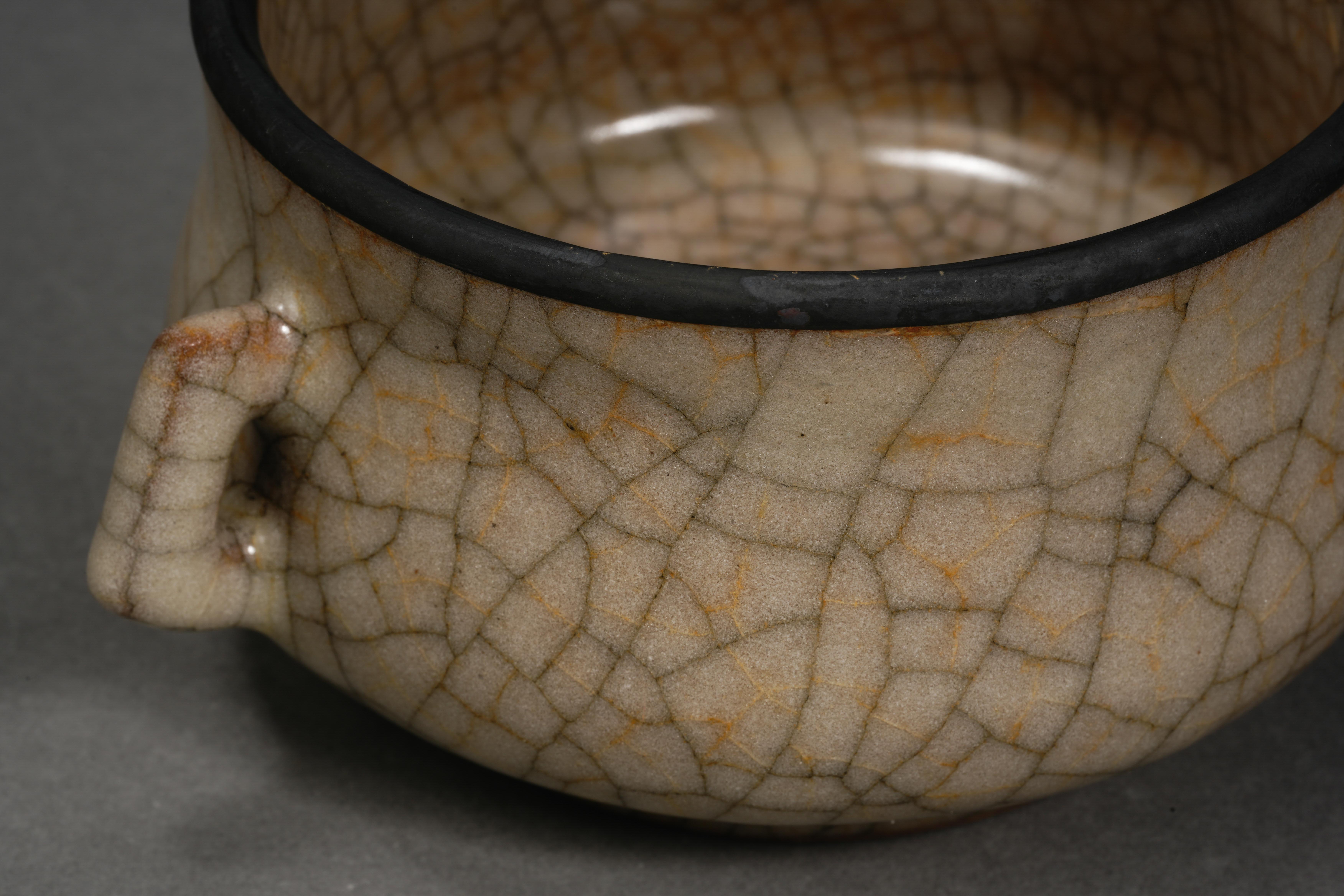 A Chinese Ge-ware Crackle Censer - Image 7 of 8
