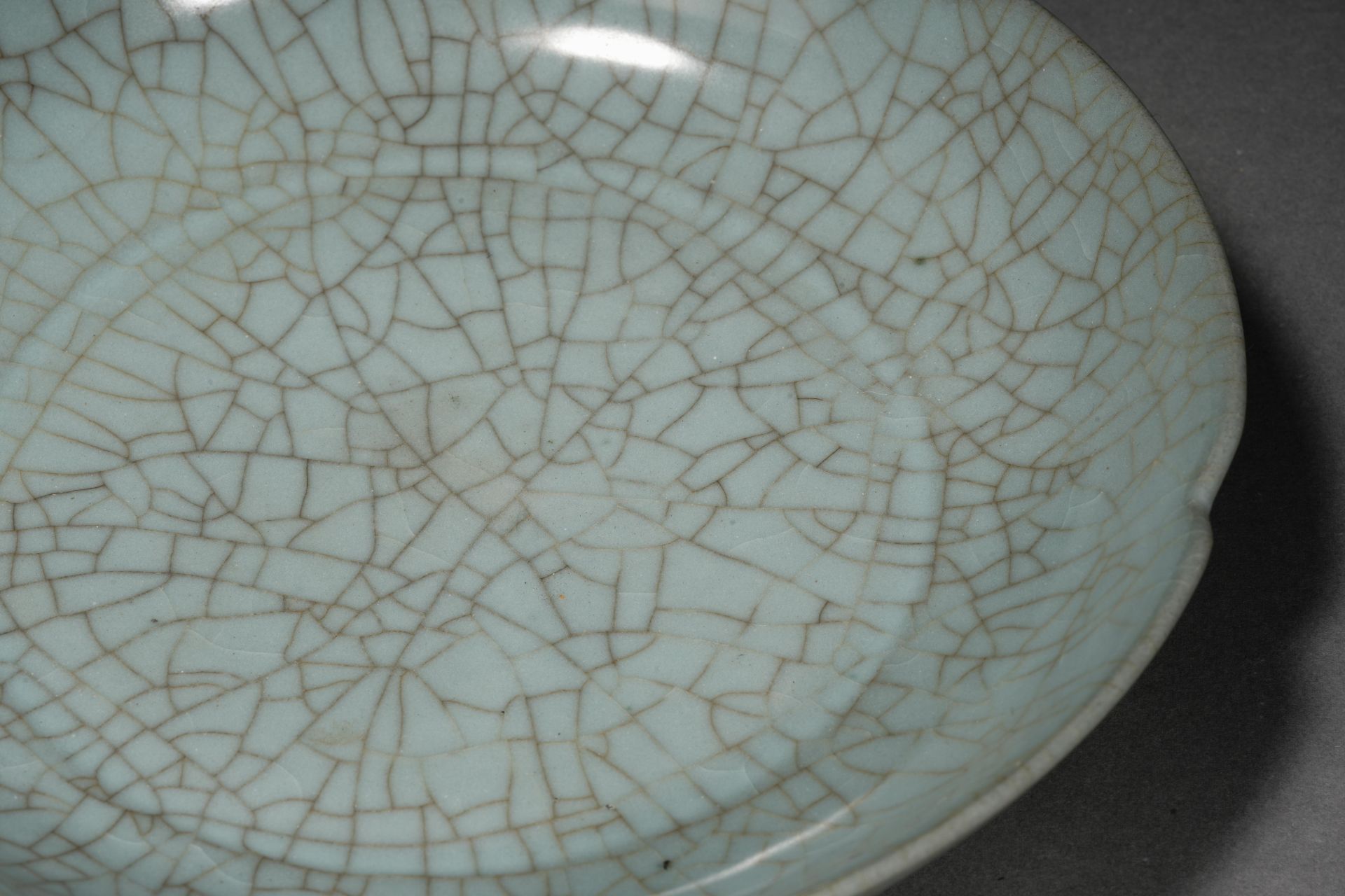 A Chinese Guan-ware Lobed Plate - Image 5 of 11