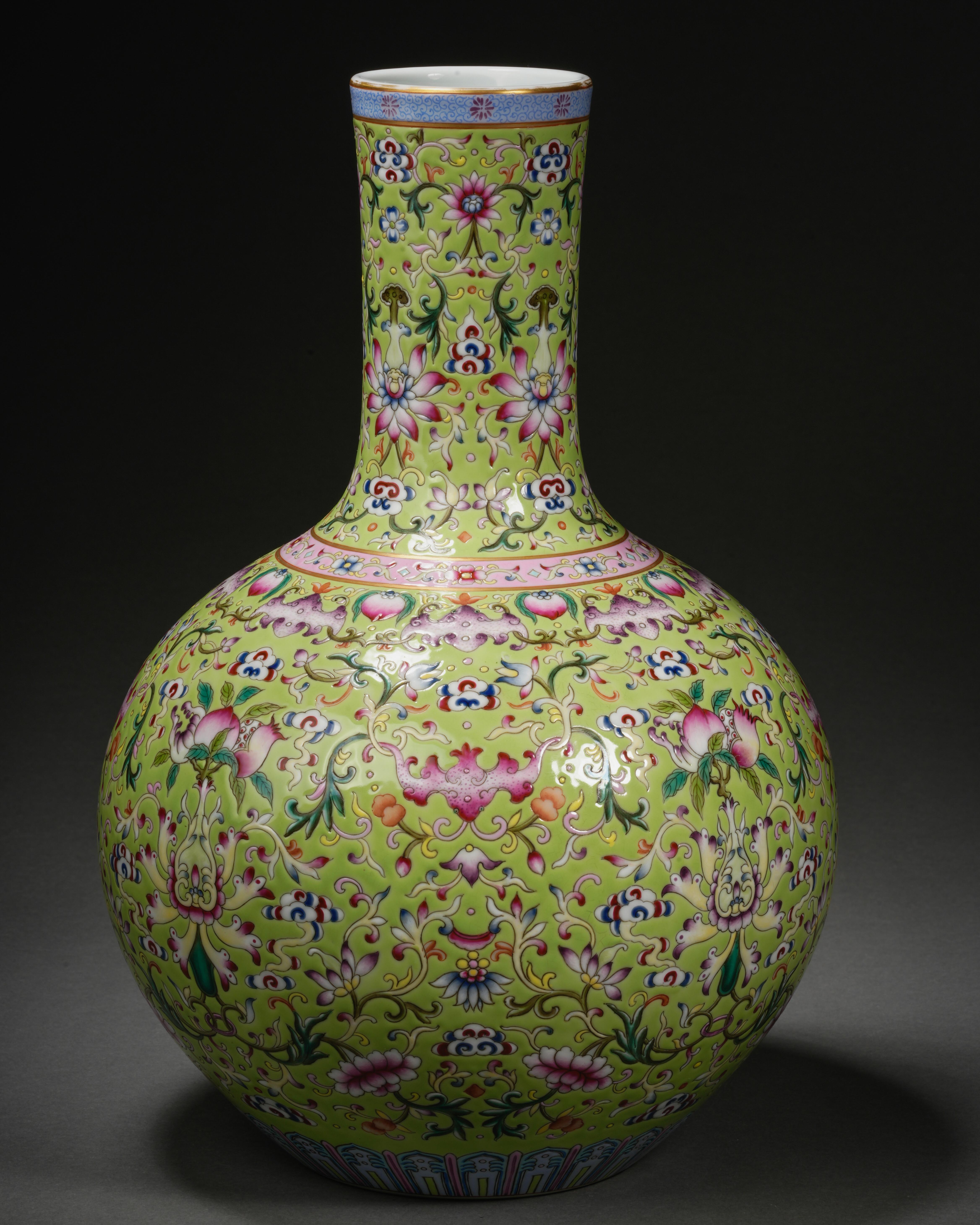 A Chinese Lemon Green Ground Yangcai Glaze Globular Vase - Image 6 of 10