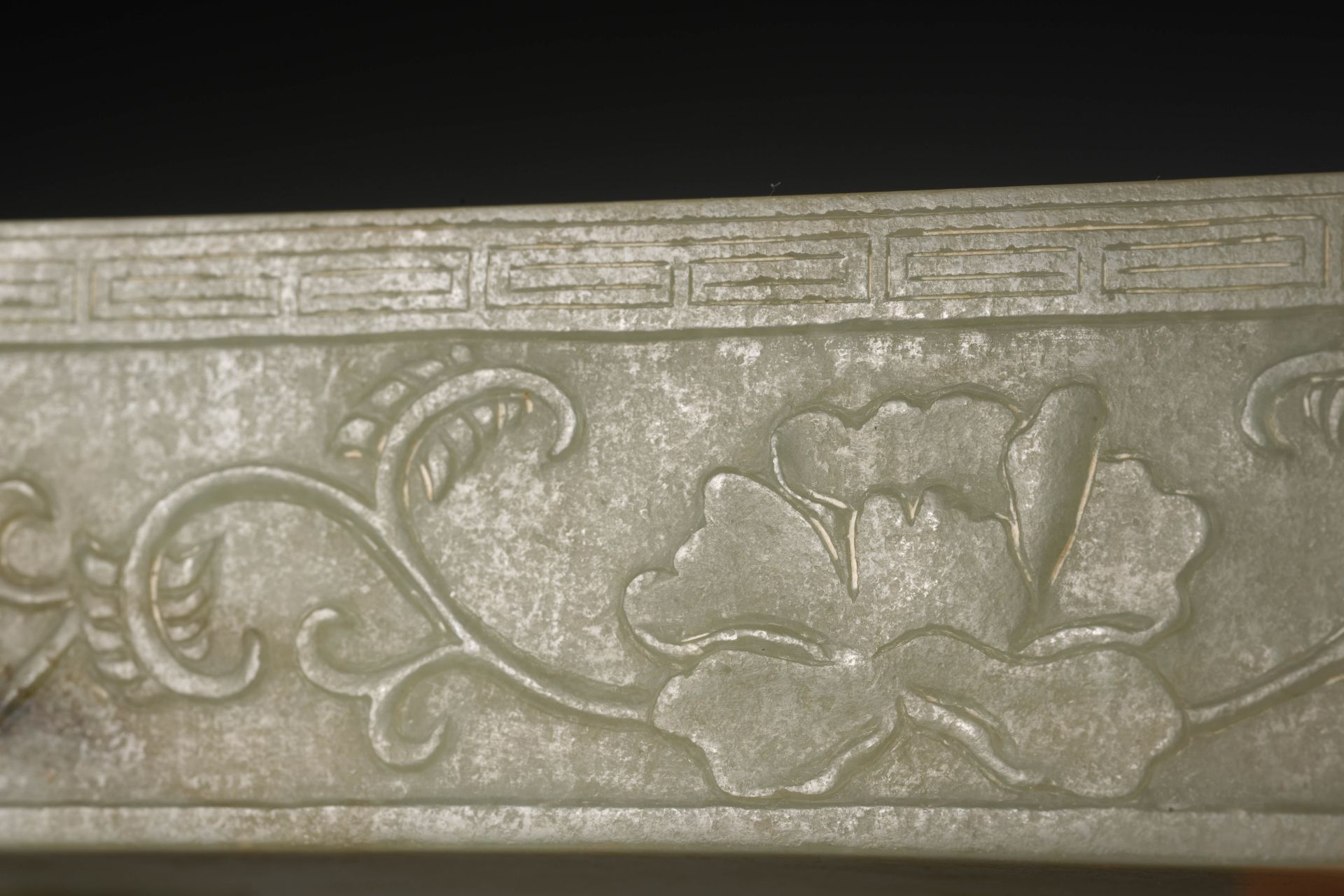 A Chinese Carved Jade Box with Cover - Image 10 of 13