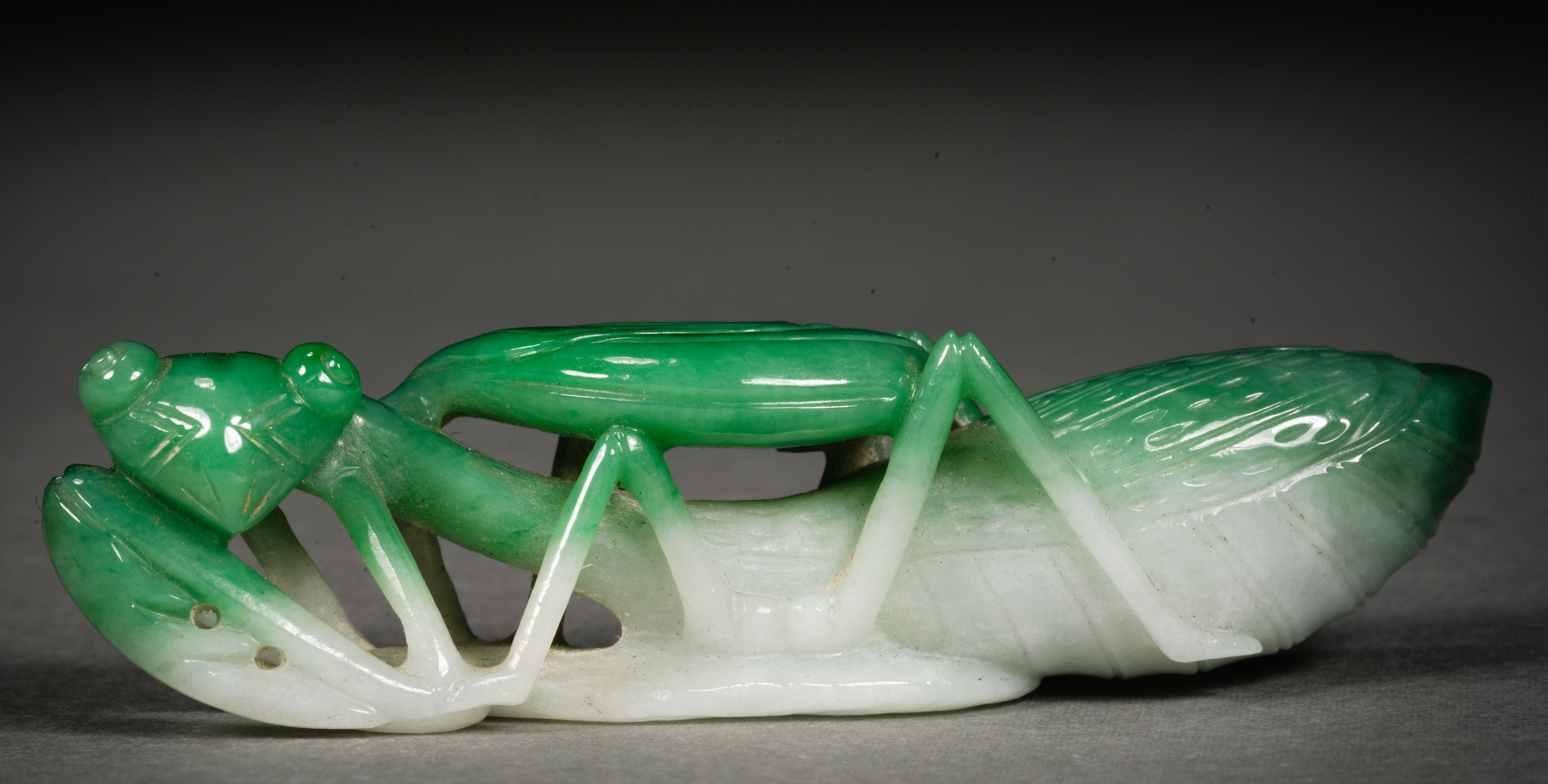 A Chinese Carved Jadeite Decoration - Image 5 of 13