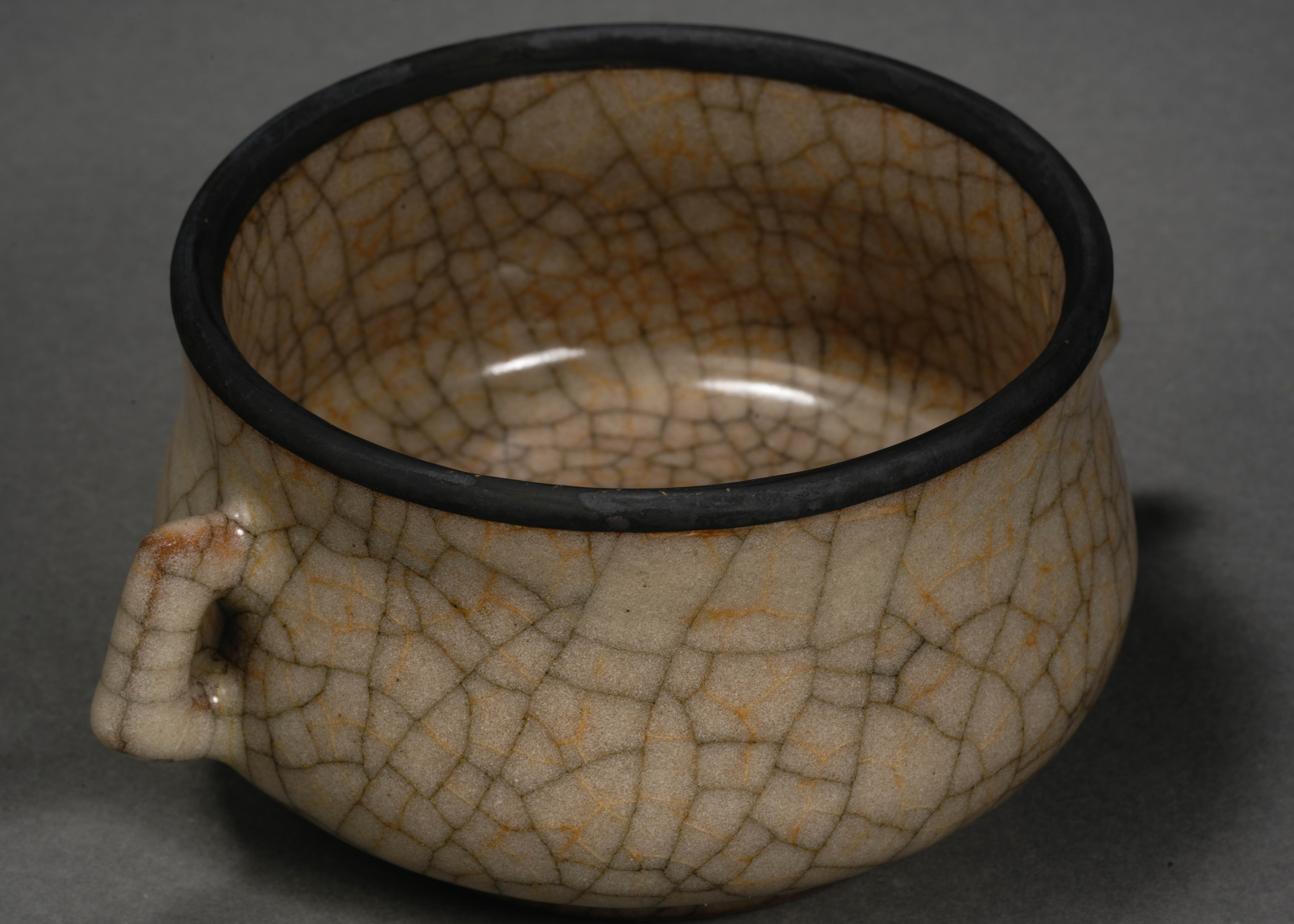 A Chinese Ge-ware Crackle Censer - Image 6 of 8