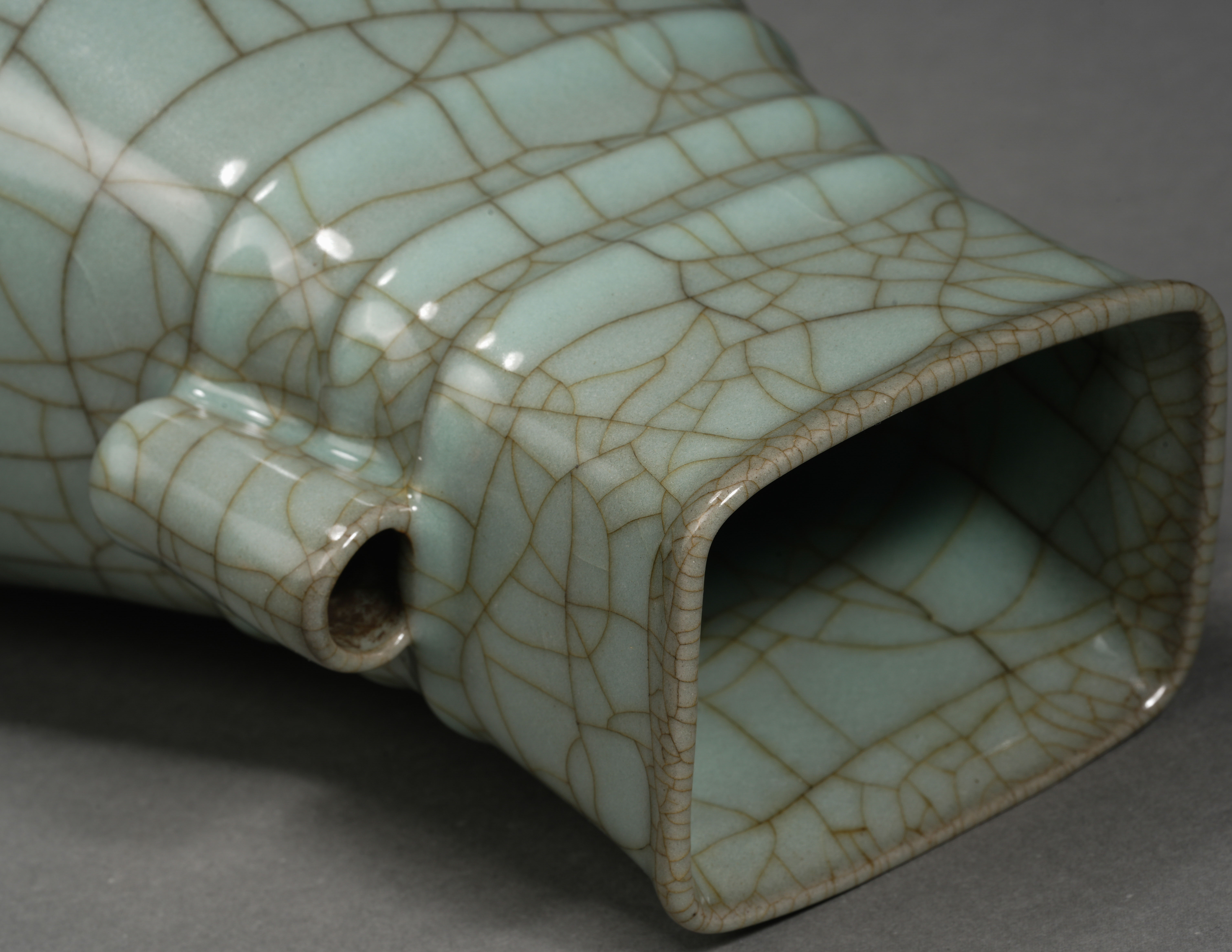 A Chinese Guan-ware Crackle Arrow Vase - Image 9 of 10