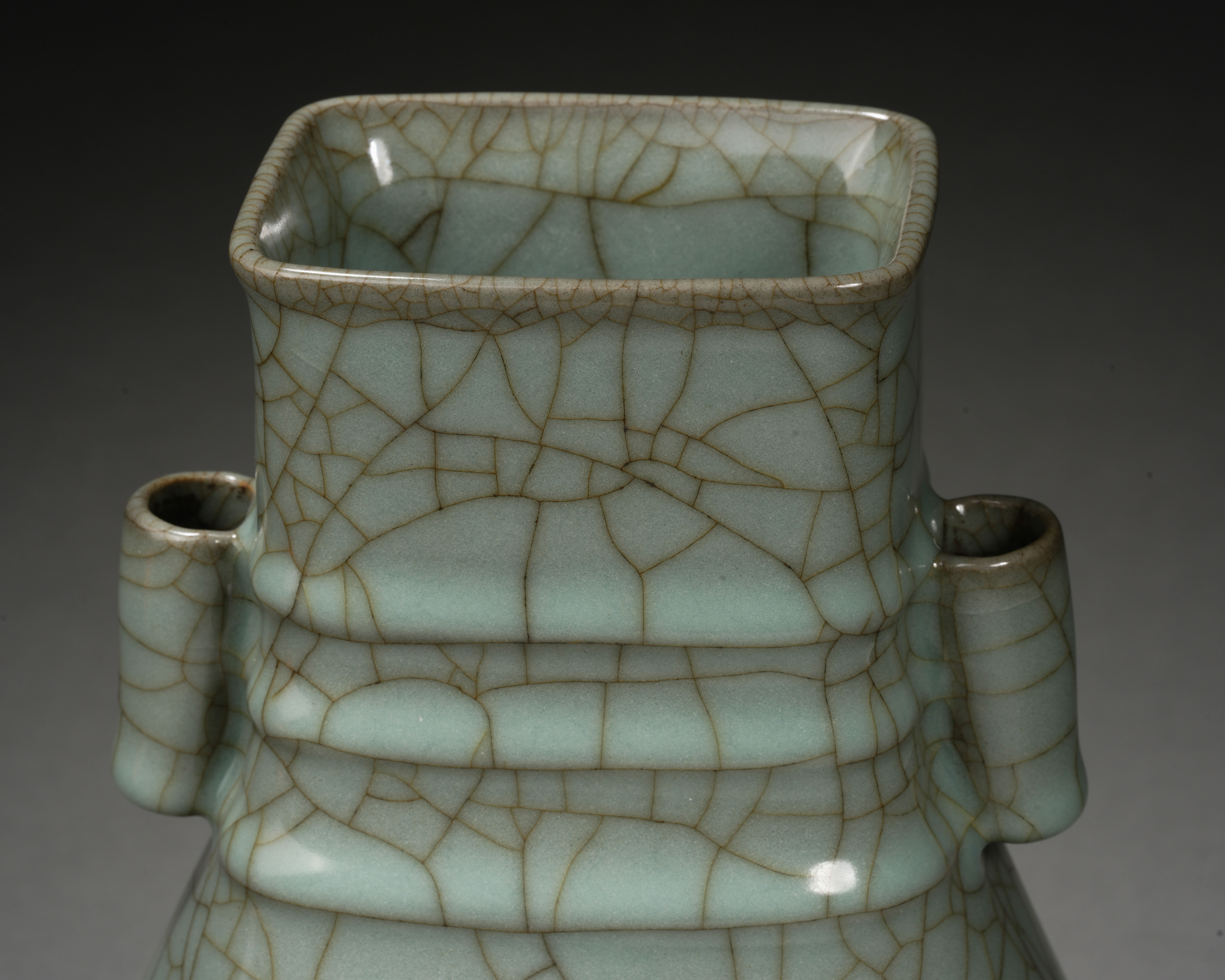 A Chinese Guan-ware Crackle Arrow Vase - Image 3 of 10