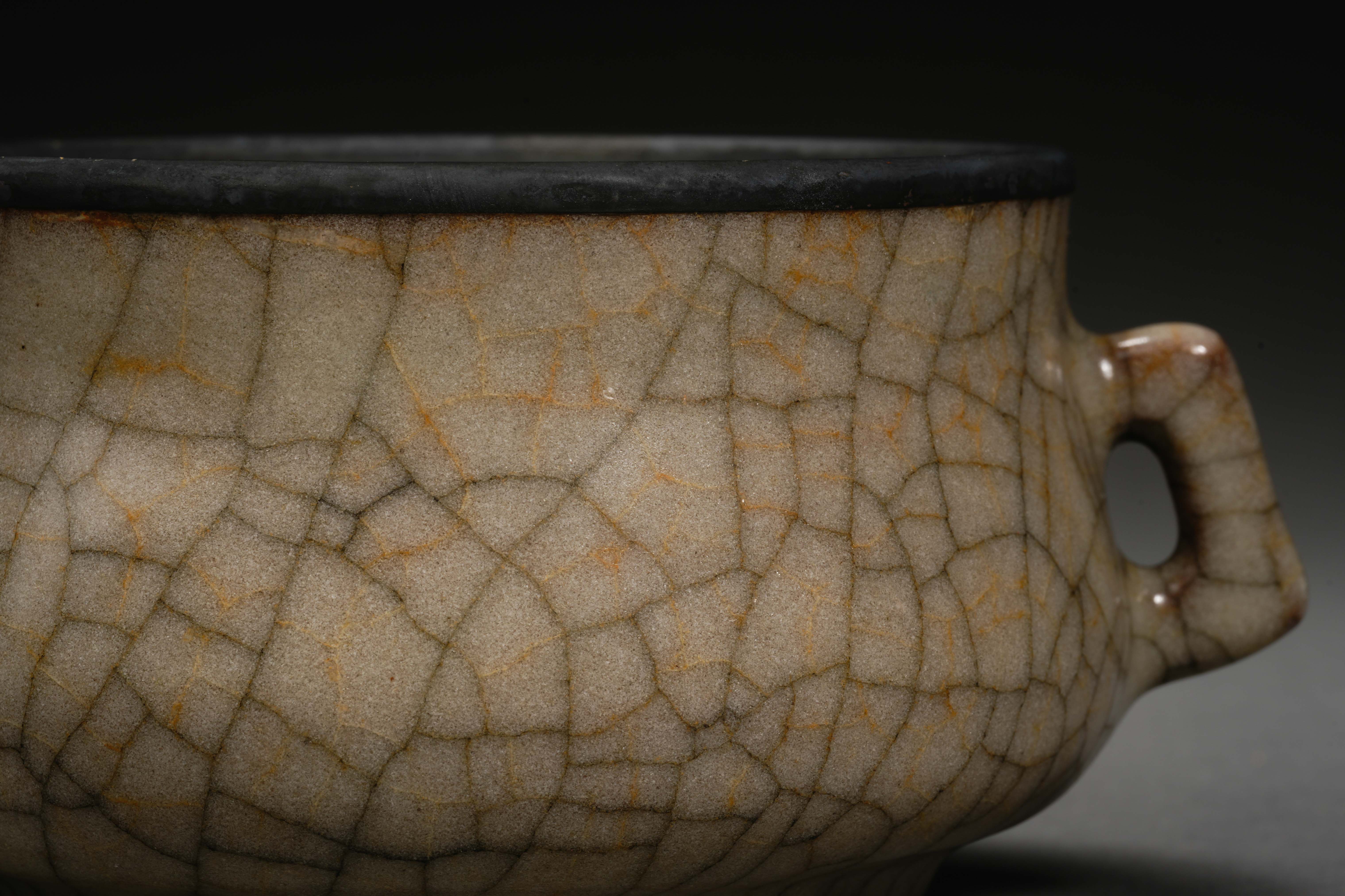 A Chinese Ge-ware Crackle Censer - Image 3 of 8