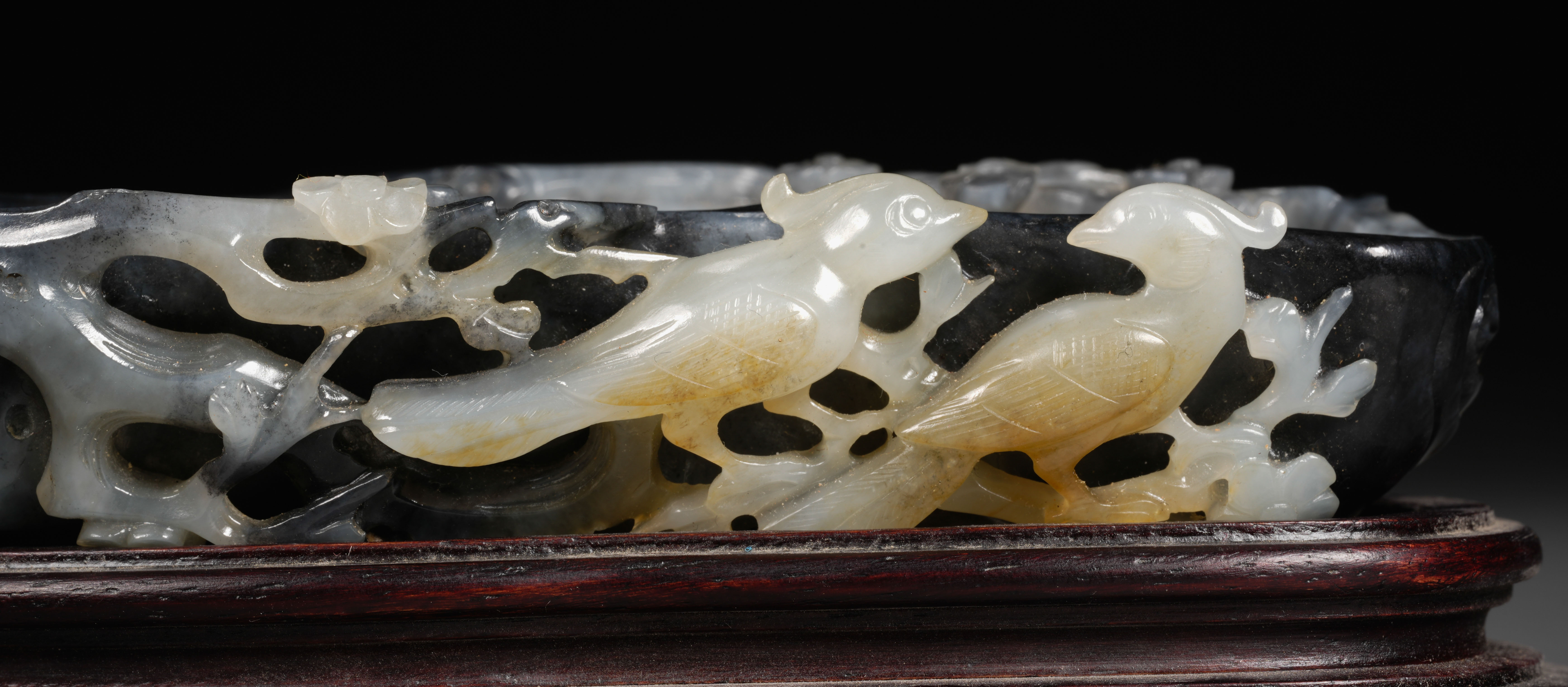 A Chinese Carved Jade Decoration - Image 2 of 10