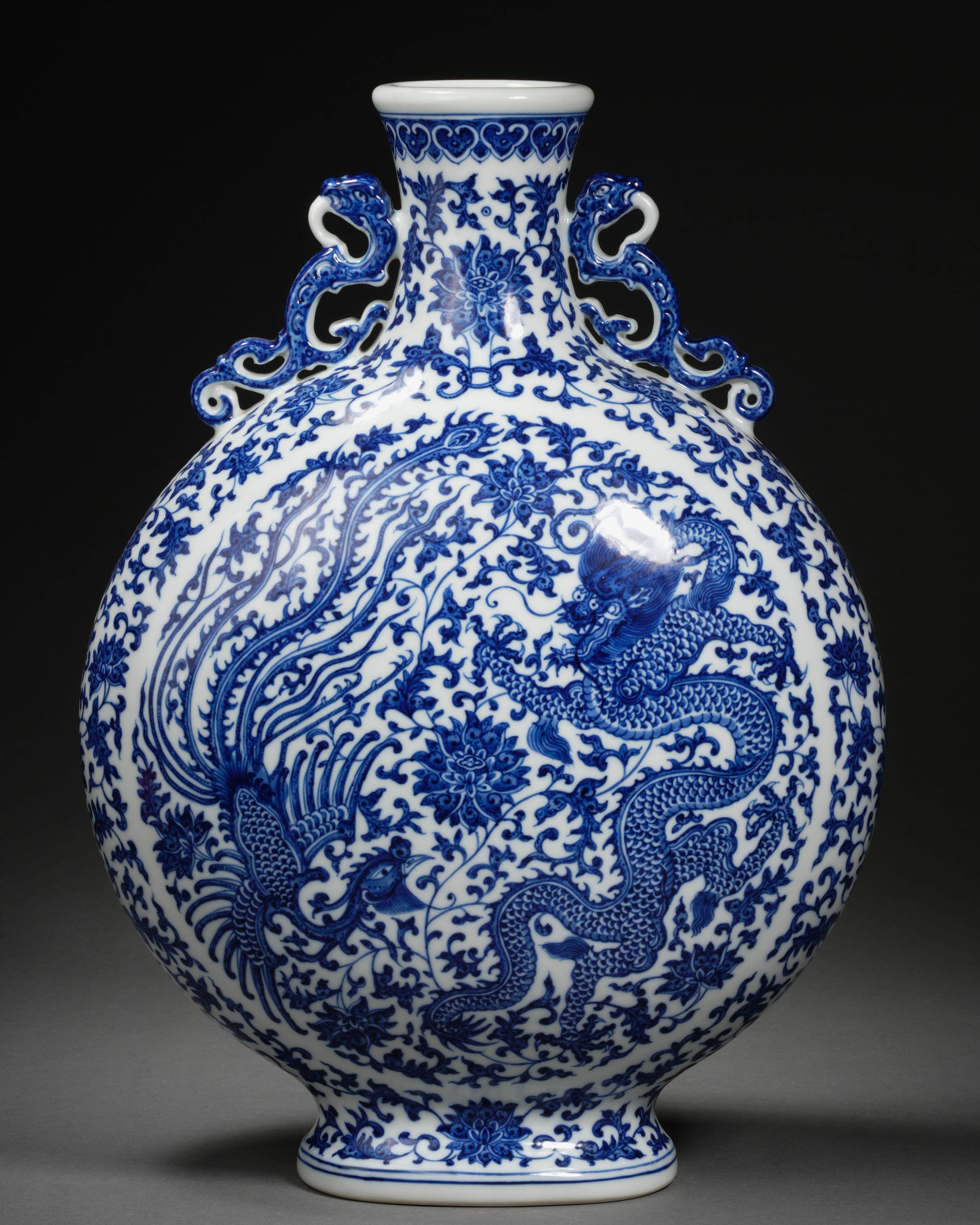A Chinese Blue and White Dragon and Phoenix Vase Bianhhu - Image 2 of 12