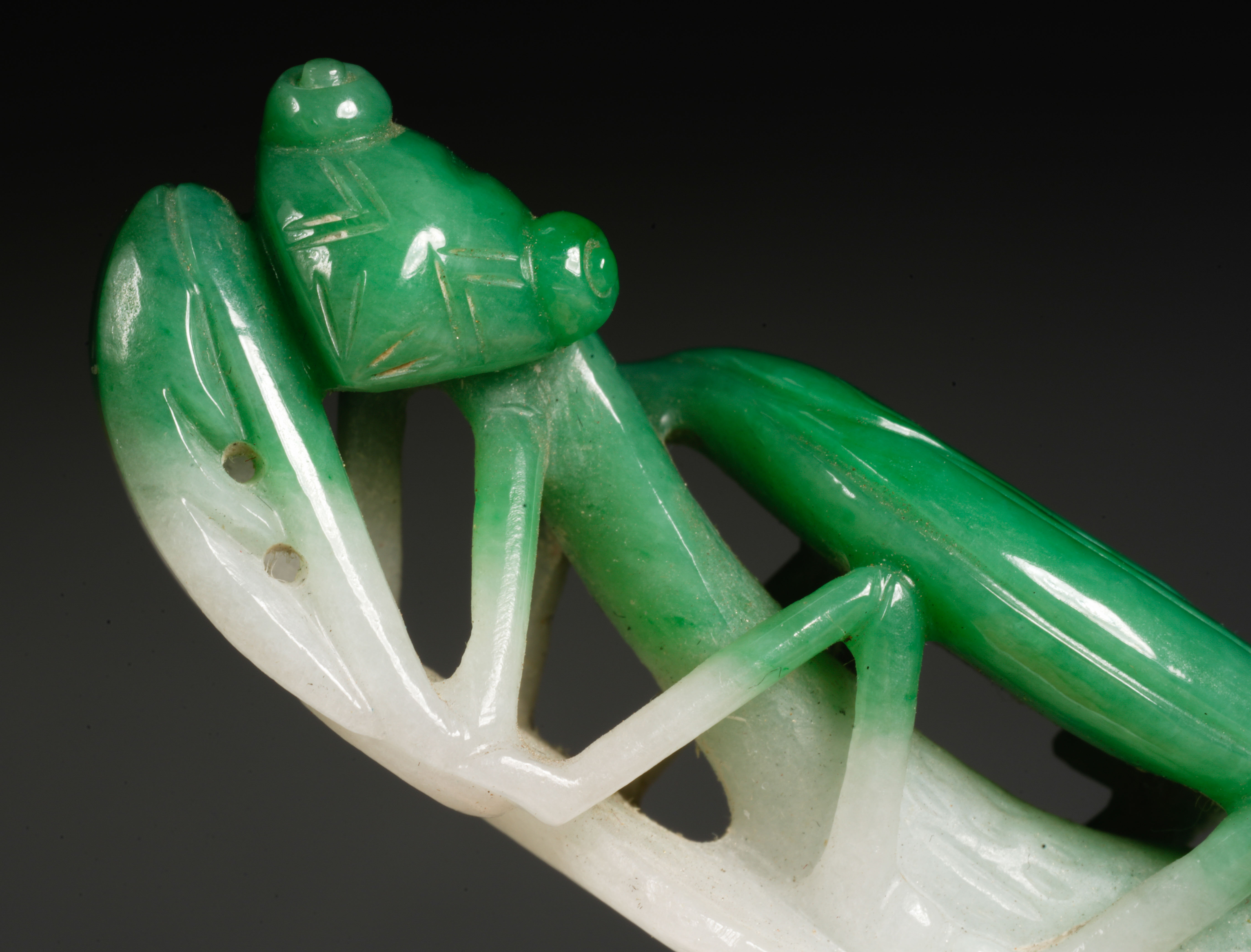 A Chinese Carved Jadeite Decoration - Image 13 of 13