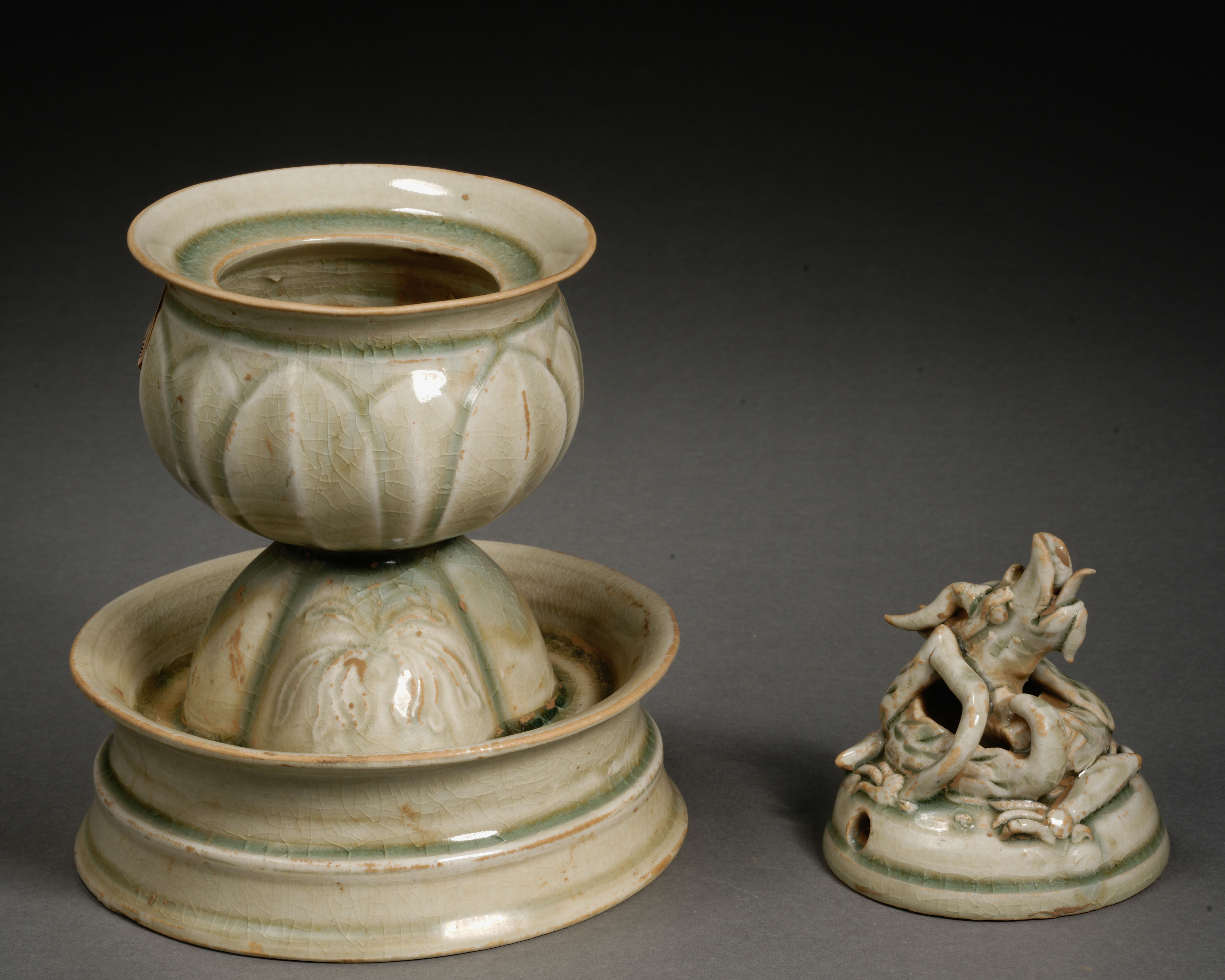 A Chinese Celadon Glaze Pottery Incense Burner - Image 7 of 12