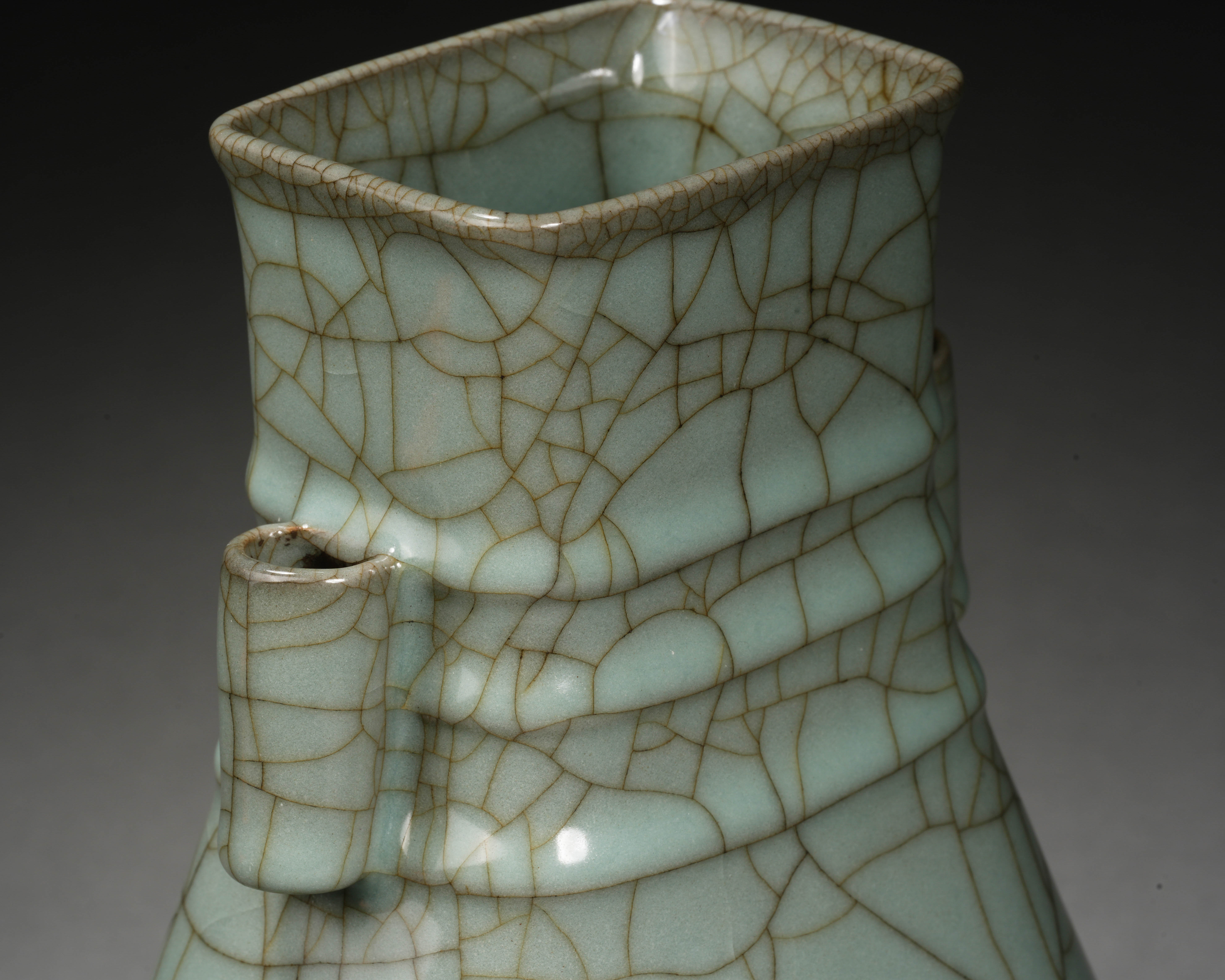 A Chinese Guan-ware Crackle Arrow Vase - Image 6 of 10