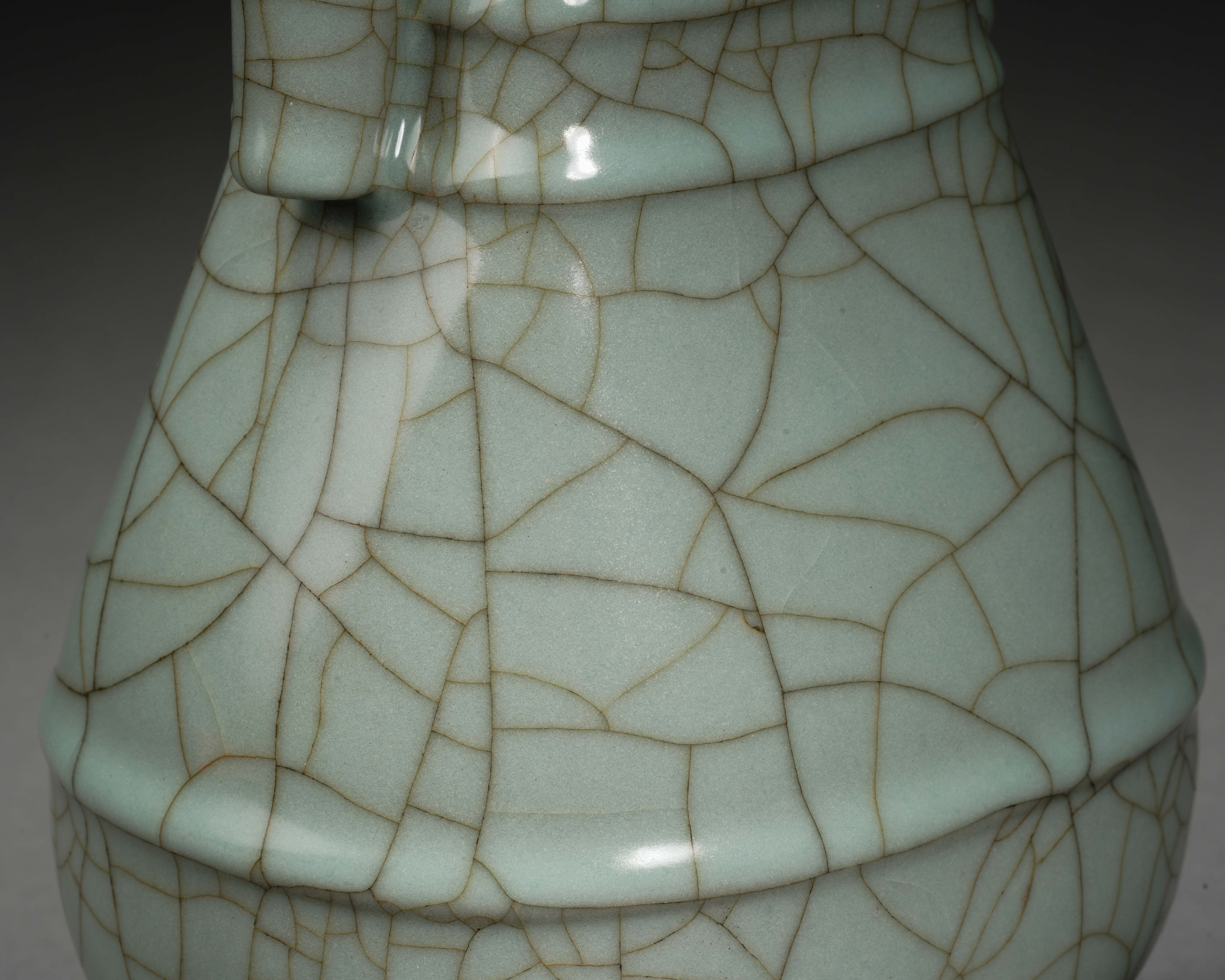 A Chinese Guan-ware Crackle Arrow Vase - Image 7 of 10