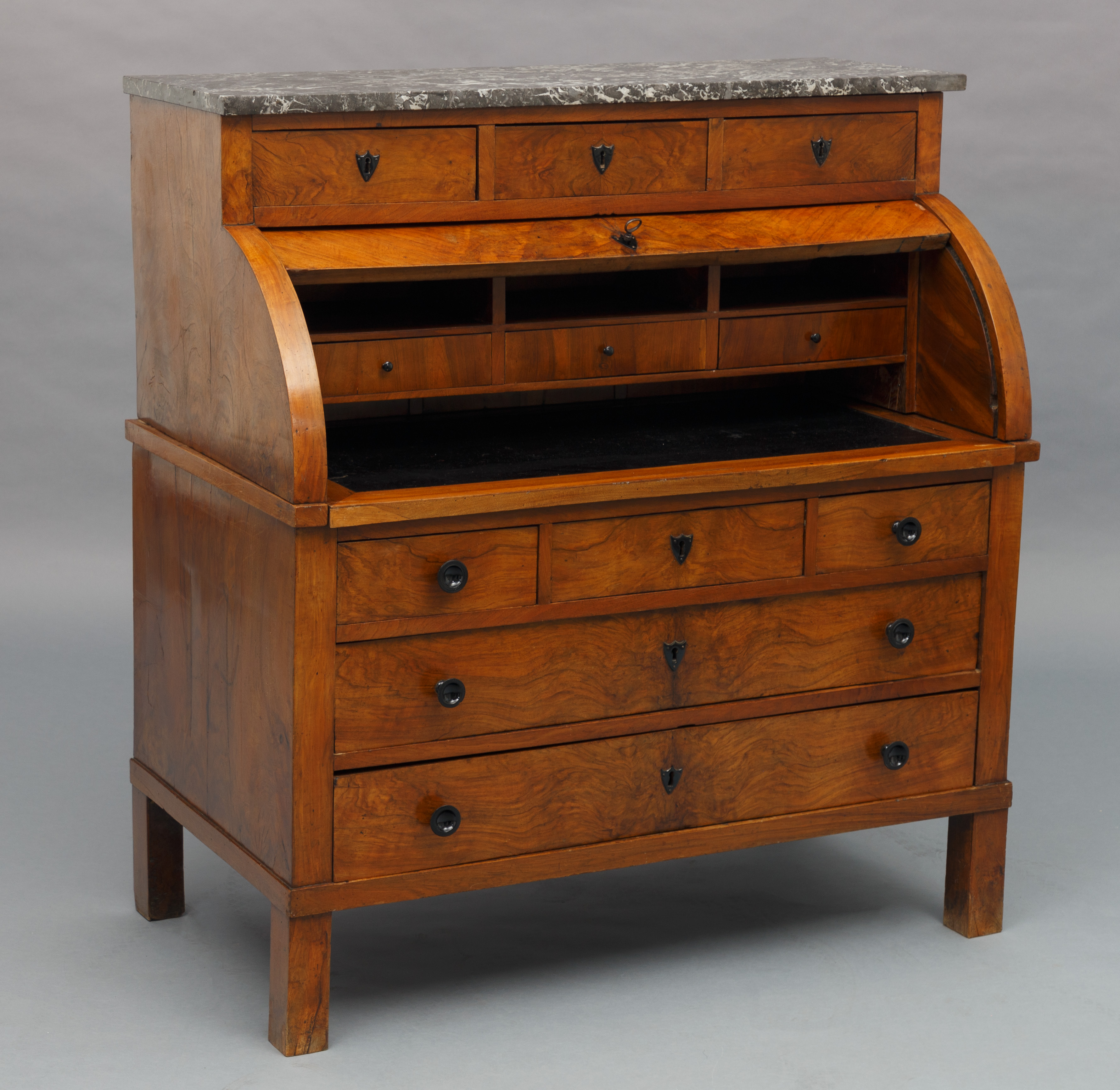 Biedermeier-Zylinder-Bureau.