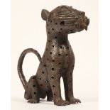 Sitzende Leopardenfigur der Benin.