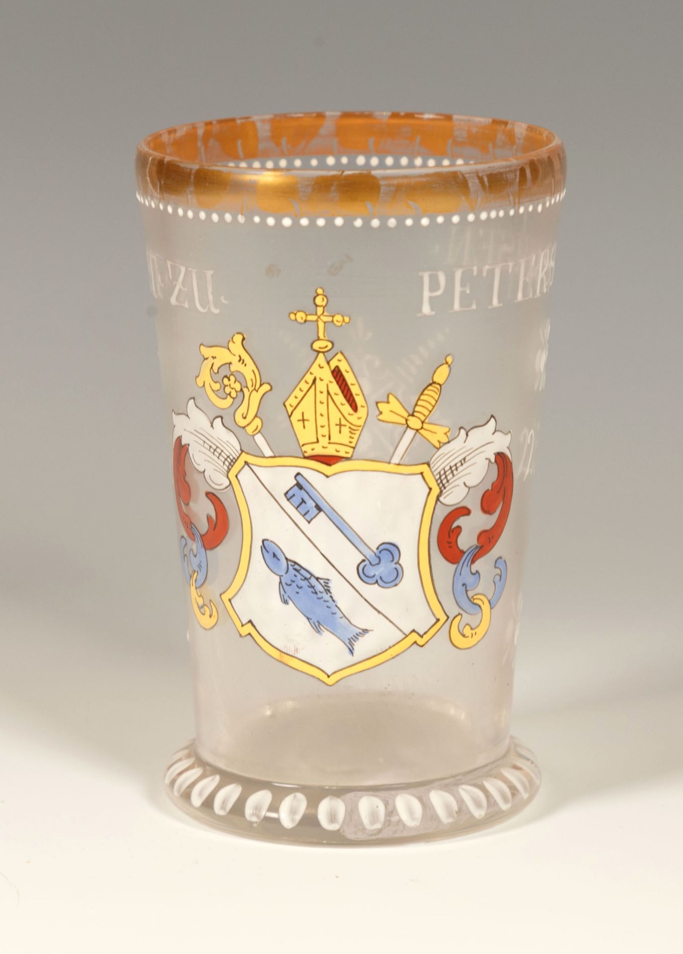 Abtbecher. Farbloses Glas mit bunter Emailbemalung. 'Abt zu Petershausen' Wappen und Datierung 1623