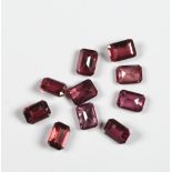 Konvolut Rhodolite. 10 diverse, oktagonal facettierte Steine, zusammen 14 ct.