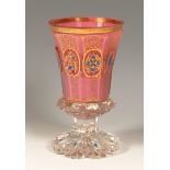 Feiner Biedermeier-Pokal. Farbloses Kristallglas, reich achtpassig geschliffen. Kuppa mit roséfarbe