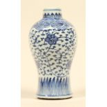 Vase im Typ meiping. Blauer Dekor. China, 19. Jh. H 24 cm