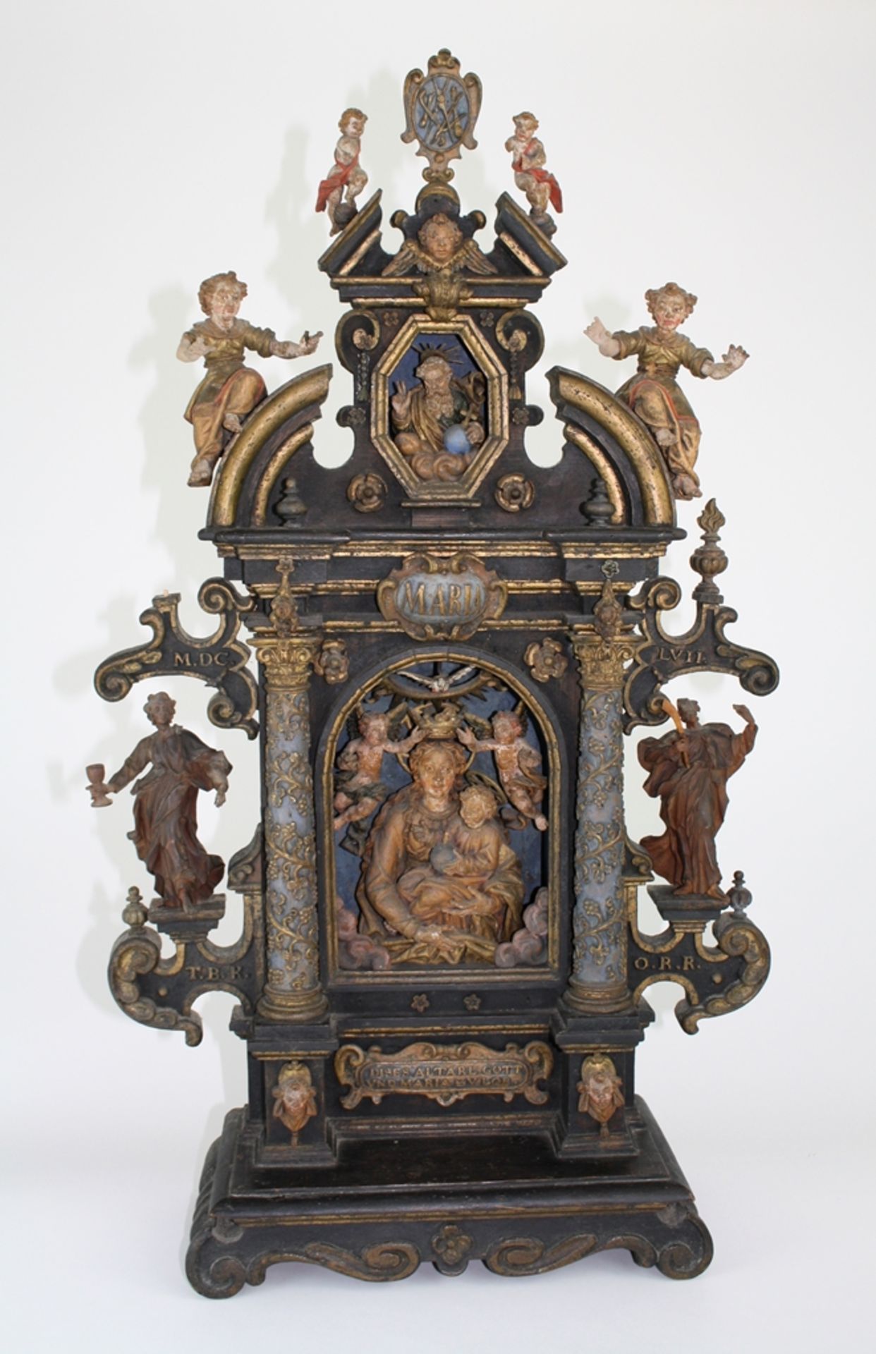 Kleiner Marienaltar 1657 dat. Auf geschweiftem Fuß. Predella mit Kartusche 'DIESES ALTERL GOTT UND