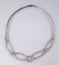 Feines Diamantcollier. Diamanten ca. 1,2 ct. 18 ct. WG 67 g L 42,5 cm