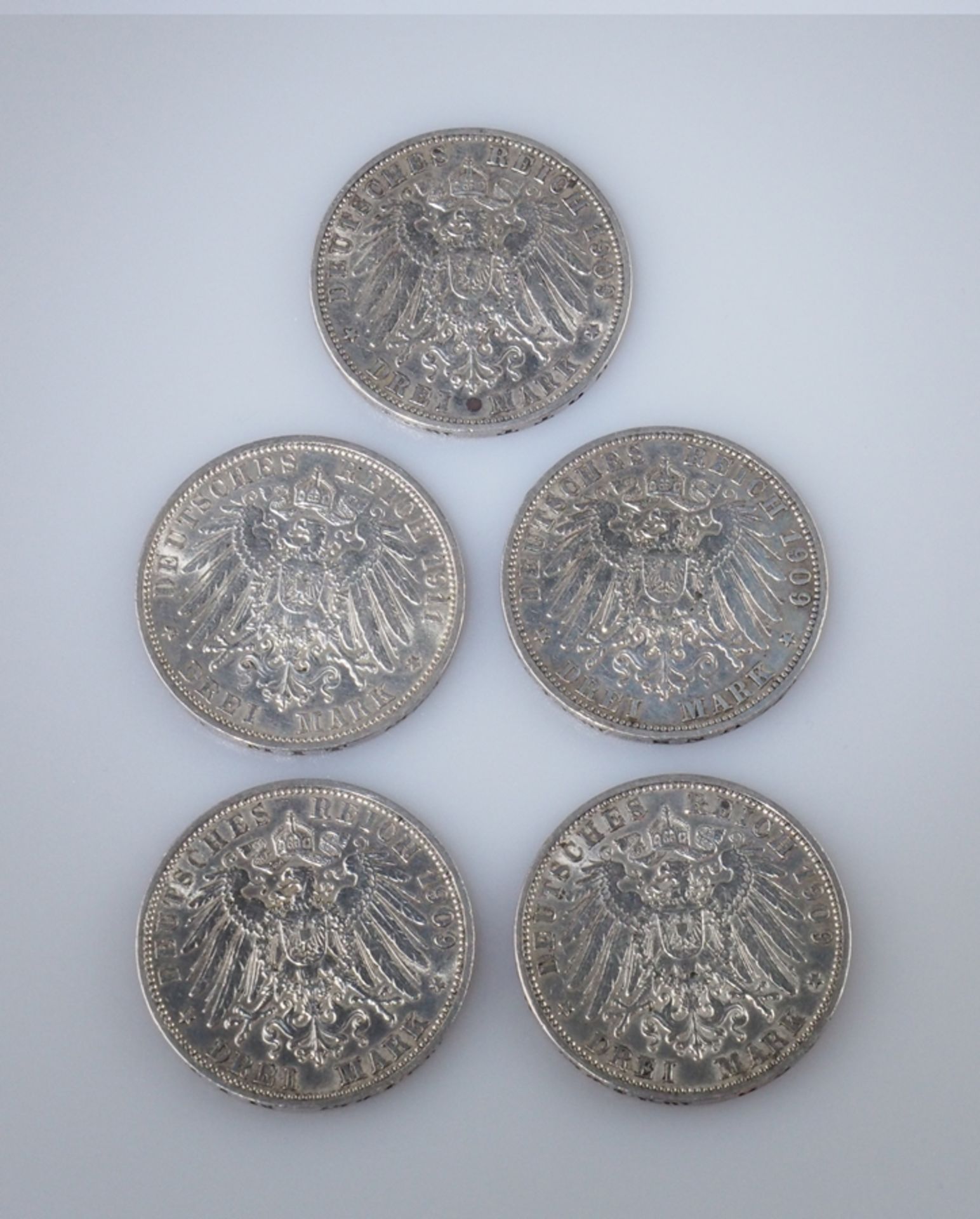 Preußen. Drei Mark. Fünf Münzen: vier Stück 1909 und ein Stück 1911. J 103 - Bild 2 aus 2