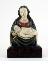 Gotische Hausmadonna. Halbfigur. Auf den Knien das Kind haltend. Lindenholz, polychrom gefasst. Fra