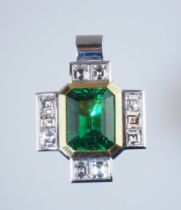 Hochfeiner Smaragd/Brillant-Kreuzanhänger. Smaragd im Emerald cut von 2,26 ct, vermutlich Chivor/Ko