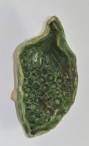 Blumenkohl als tiefe Modelform, für sogenannten Oakas/Eierkäs. Innen grün glasierte Irdenware. Münc