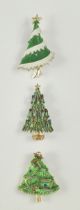 Drei Broschen mit Christbaum. 5 - 6 cm