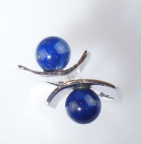 Toi-et-Moi-Ring. Mit Lapislazuli. Meistermarke Kern. 18 ct. WG