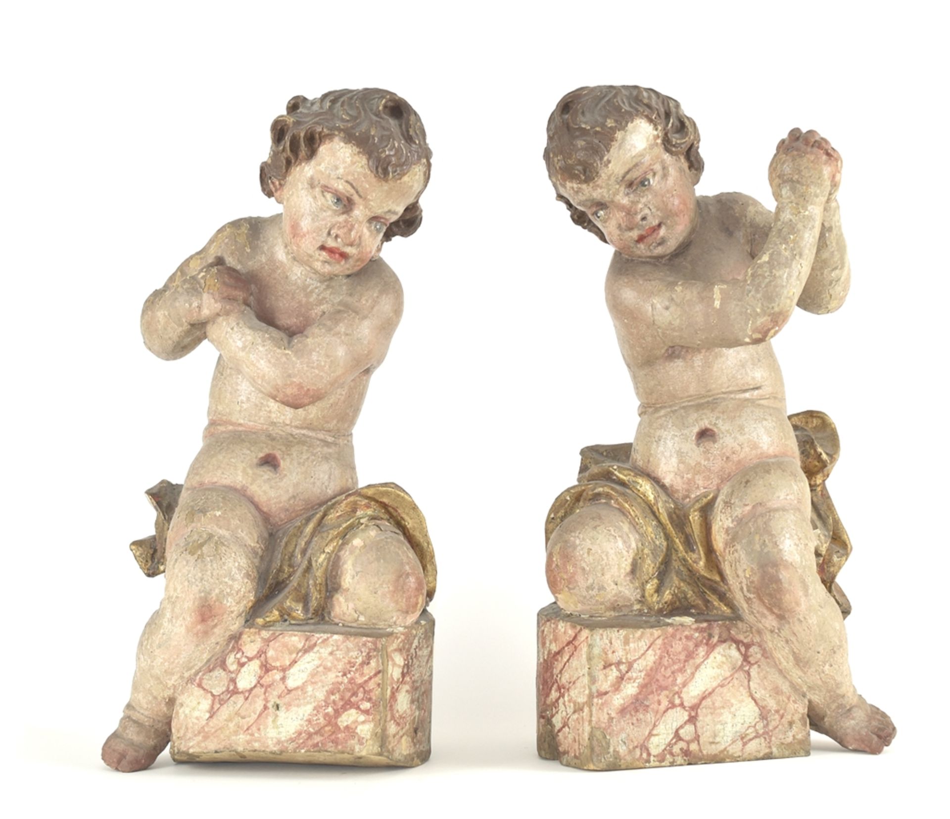 Paar Putti als Altarfiguren. Auf marmorierten Sockeln kniend. Holz. Süddeutsch, 18. Jh. H 46 cm. Sa