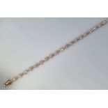 Brillant-Armband. Kreuzblütenförmig gefasst. Brillanten zus. 4,33 ct. Weiß (wesselton), si. 18 ct R