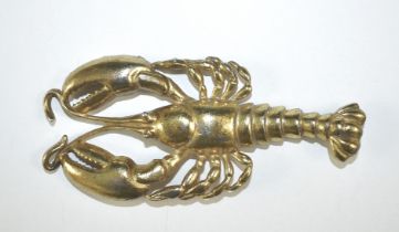 Große Hummerbrosche. Ungedeutete Marke LY25. Metall vergoldet. L 10,5 cm