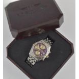 Breitling Chronograph. Stahlgehäuse, drehbare Lunette, dunkelrotes Zifferblatt mit Tagesdatum, klei
