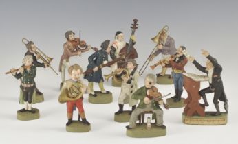 Zitzenhausener Orchester. Entwurf Anton Sohn. Bemalte Terracotta. Mitte 19. Jh. H max. 16 cm