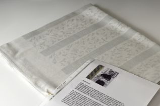 Seltenes schwedisches Leinentischtuch nach einem Entwurf der Textilkünstlerin Astrid Sampe. Blassgr