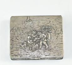Silberne Dose. Bäuerliche Szene im Relief. L 8,5 cm 121 g