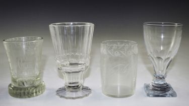 Vier diverse Gläser. Deutsch 1. Hälfte 19. Jh. H. 10-12.5 cm.
