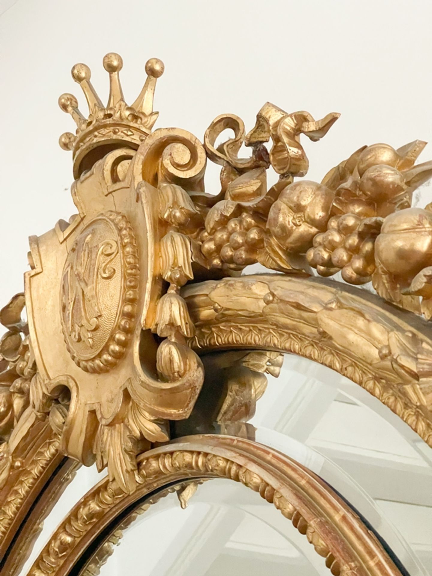 Goldener ovaler Prunkspiegel mit Krone und Wappen - Image 6 of 6